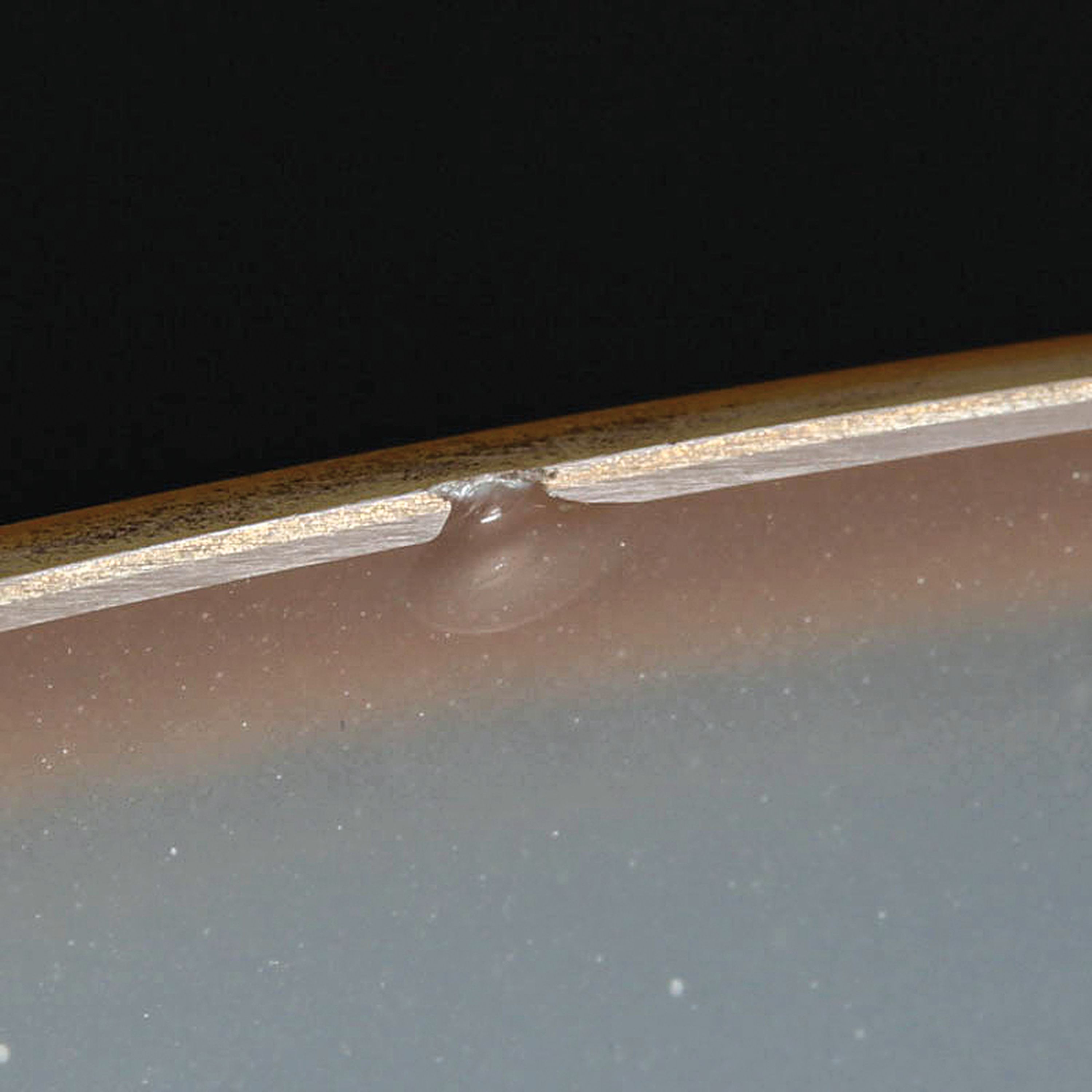 Detail e: Glaspokal, Cenedese, Murano, opak milchweißes Glas, Goldrand, Herstelleretikett, H.27 cm, D. 22cm