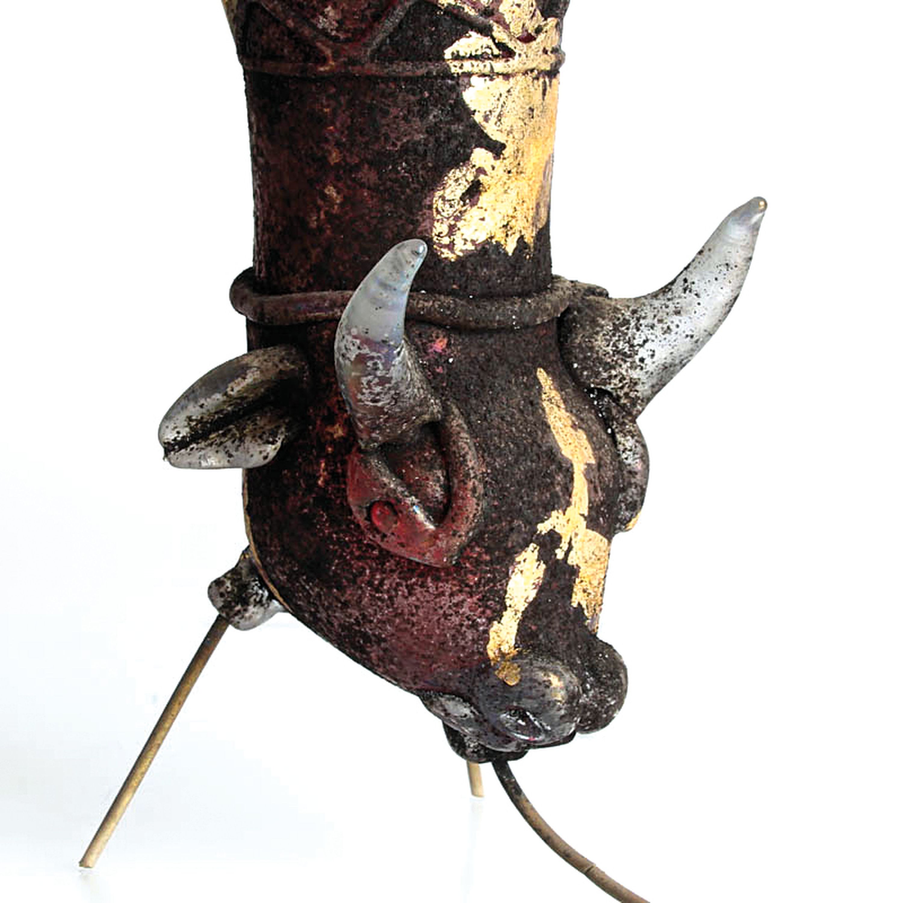 Detail f: Vetro a scavo-Gefäß, Ermanno Nason für Cenedese, Murano, 1963-72, violett getöntes Glas, Ruß und Goldpatina in vetro a scavo -Technik, stil. ...