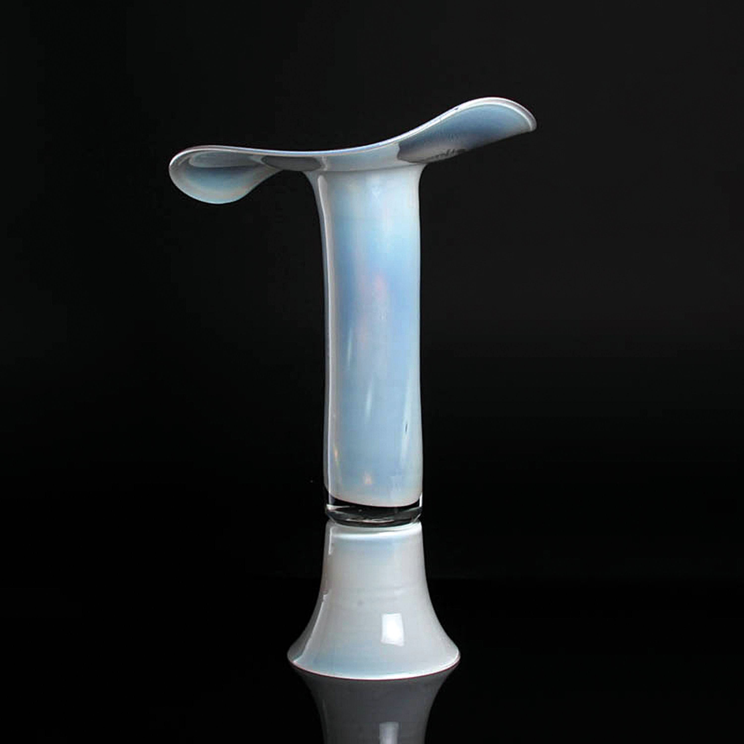Studioglasvase, Erwin Eisch, farbloses Glas, milchweiß überfangen, geschliffener Dekor bez. "Von Libido bis Warmluft", organische Form, ...