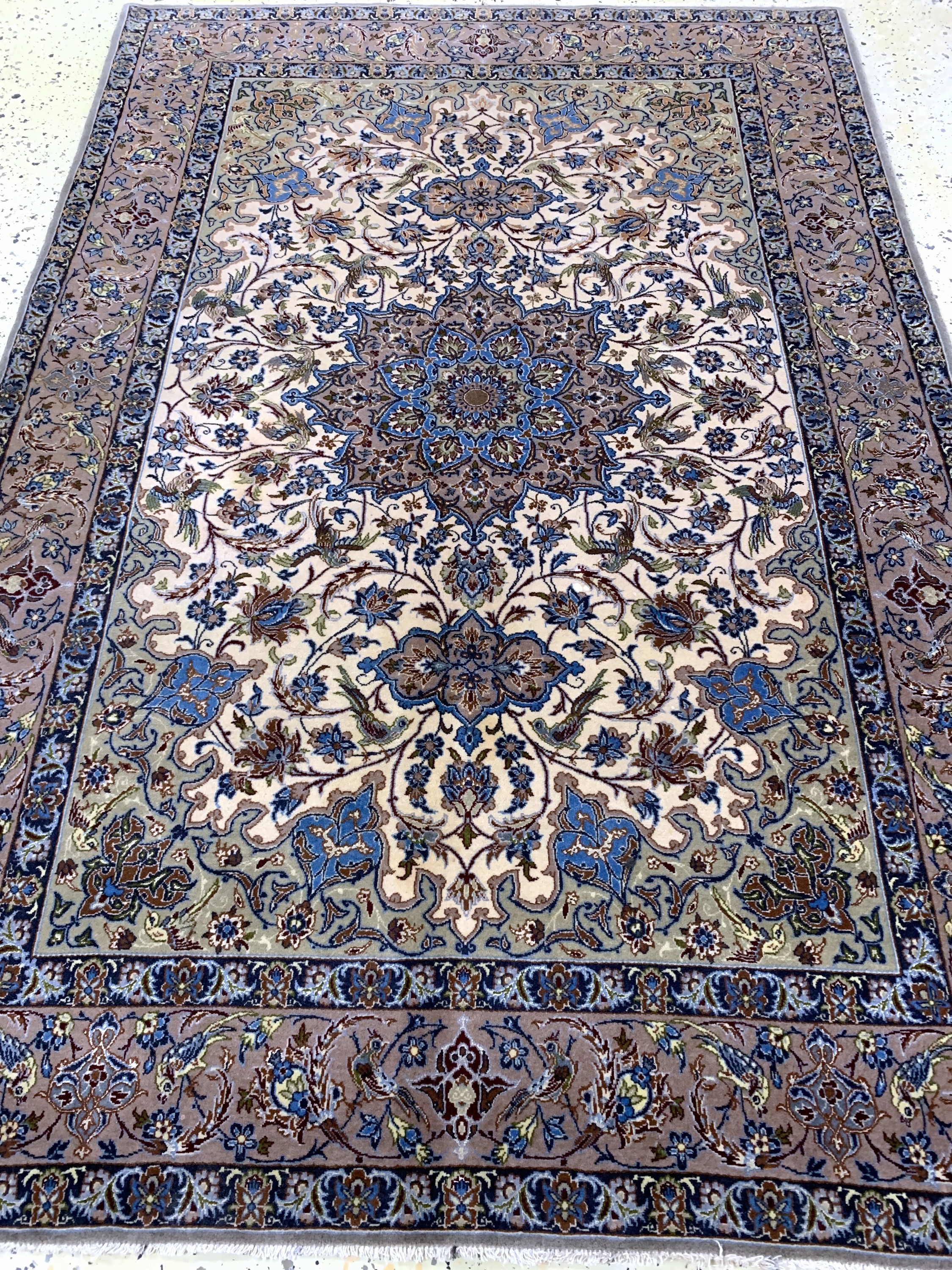 Detail d: Esfahan fein, Persien, Mitte 20.Jhd., Korkwolle mit und auf Seide, ca. 164 x 111 cm,ca. 1,0 Mio. Kn/qm, EHZ: 2, reinigungsbedürftig