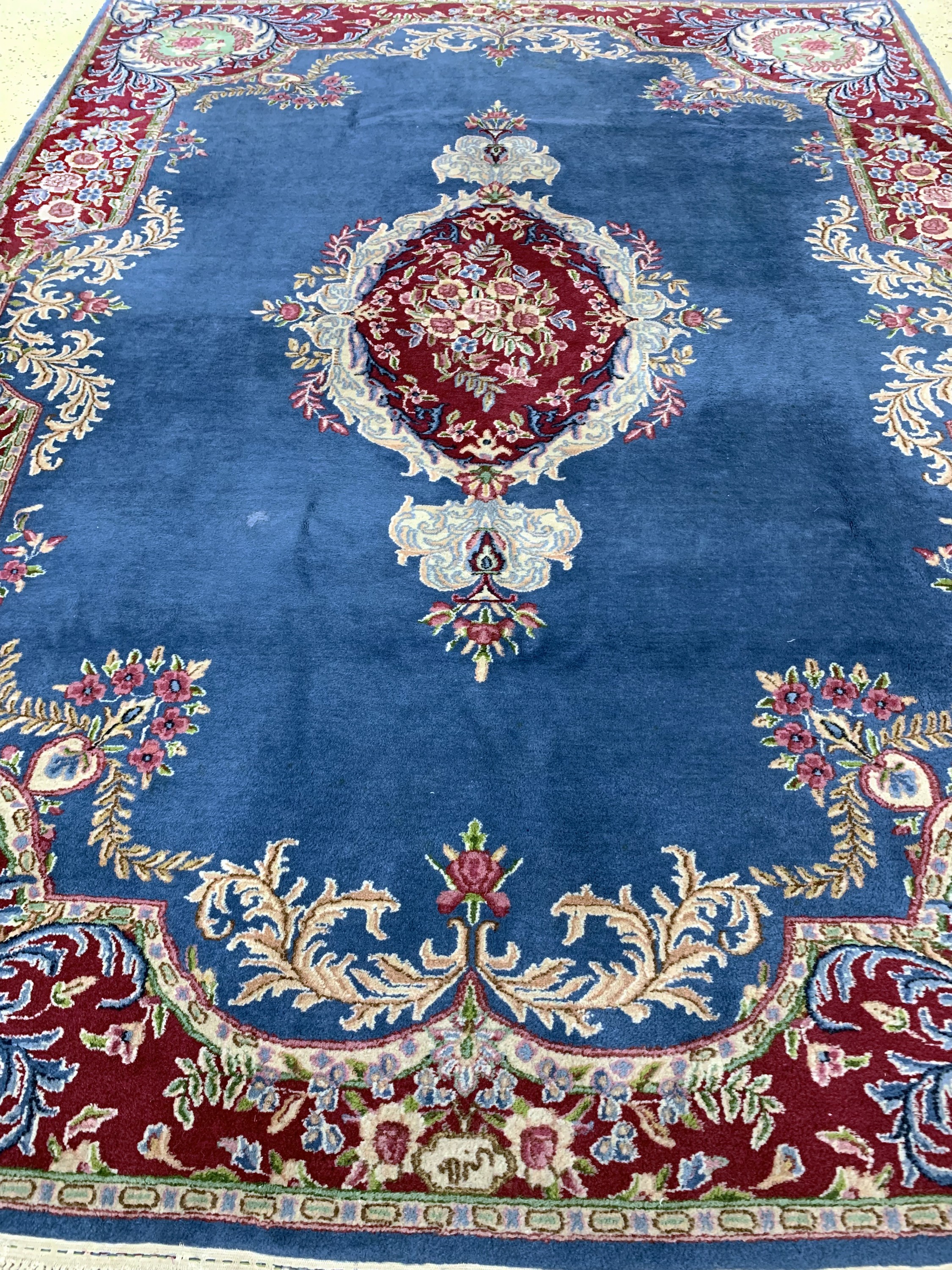 Detail f: Kerman sign.Talebi, Persien, Mitte 20.Jhd.,Wolle auf Baumwolle, ca. 260 x 195 cm, EHZ: 2,kleine Flecken