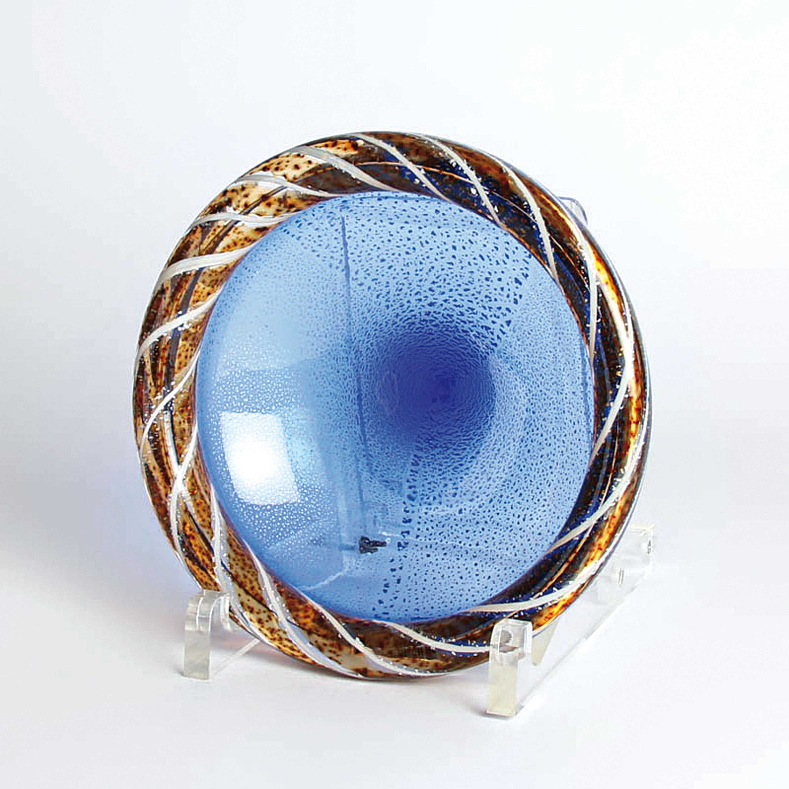 Detail a: Glasschale, Fratelli Toso, Murano, 1960-70, farbloses Glas, blauer Überfang mit Silberfolie, aufgeschmolzene Randwulst mit Spiralmuster, D. 20 cm
