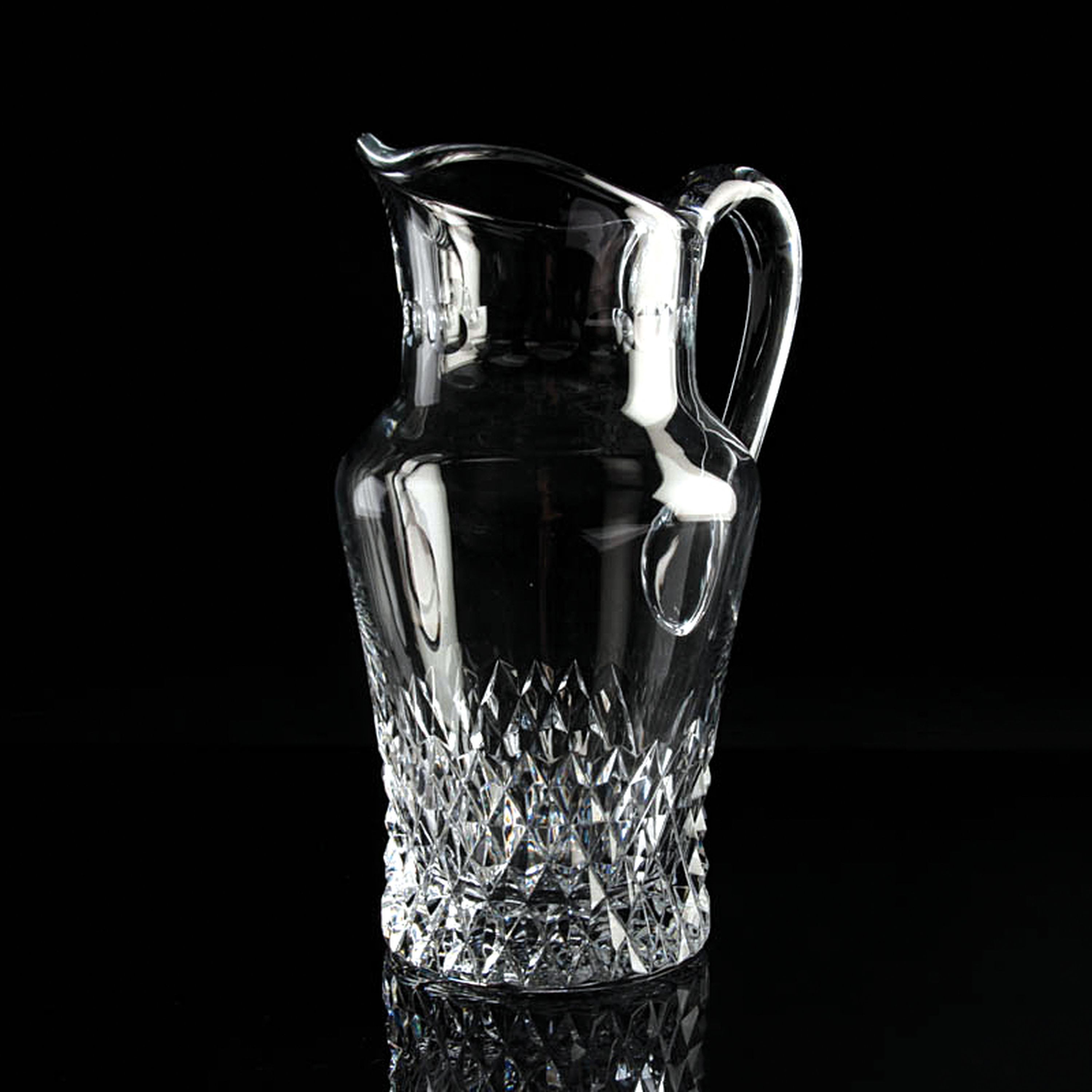 Detail a: 3 Glasgefäße, 2x St. Louis, Frankreich, St. Louis: rechteckiger Dekanter mit Stopfen H. 30cm, Dekanter mit Henkel H. 43 cm; Henkelkrug H. 22,5 cm, ...