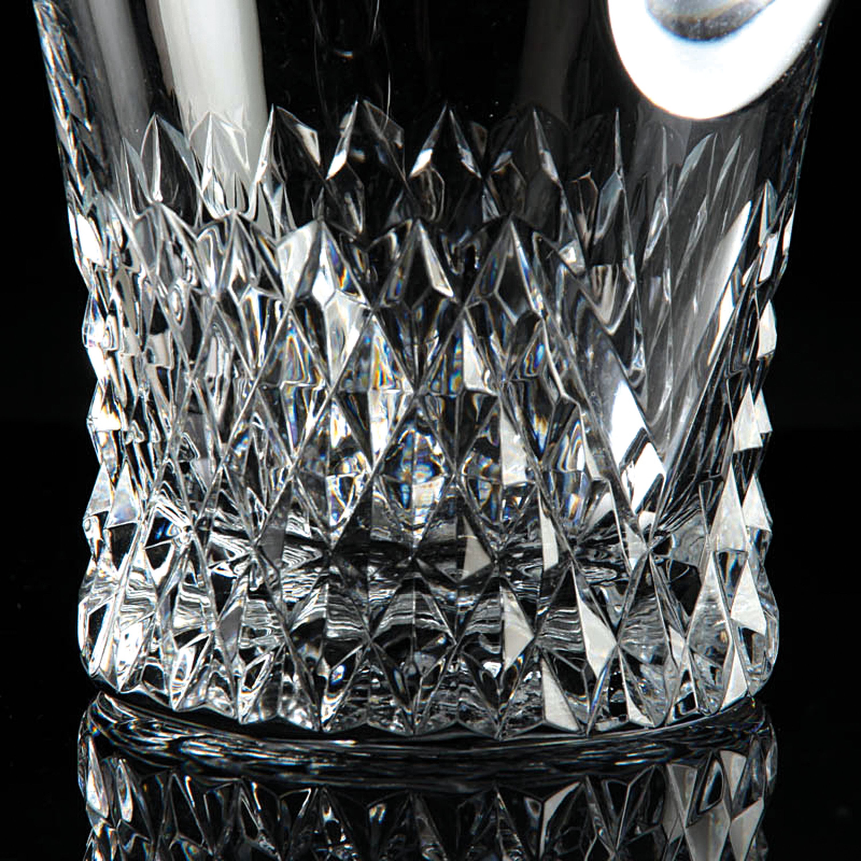 Detail f: 3 Glasgefäße, 2x St. Louis, Frankreich, St. Louis: rechteckiger Dekanter mit Stopfen H. 30cm, Dekanter mit Henkel H. 43 cm; Henkelkrug H. 22,5 cm, ...