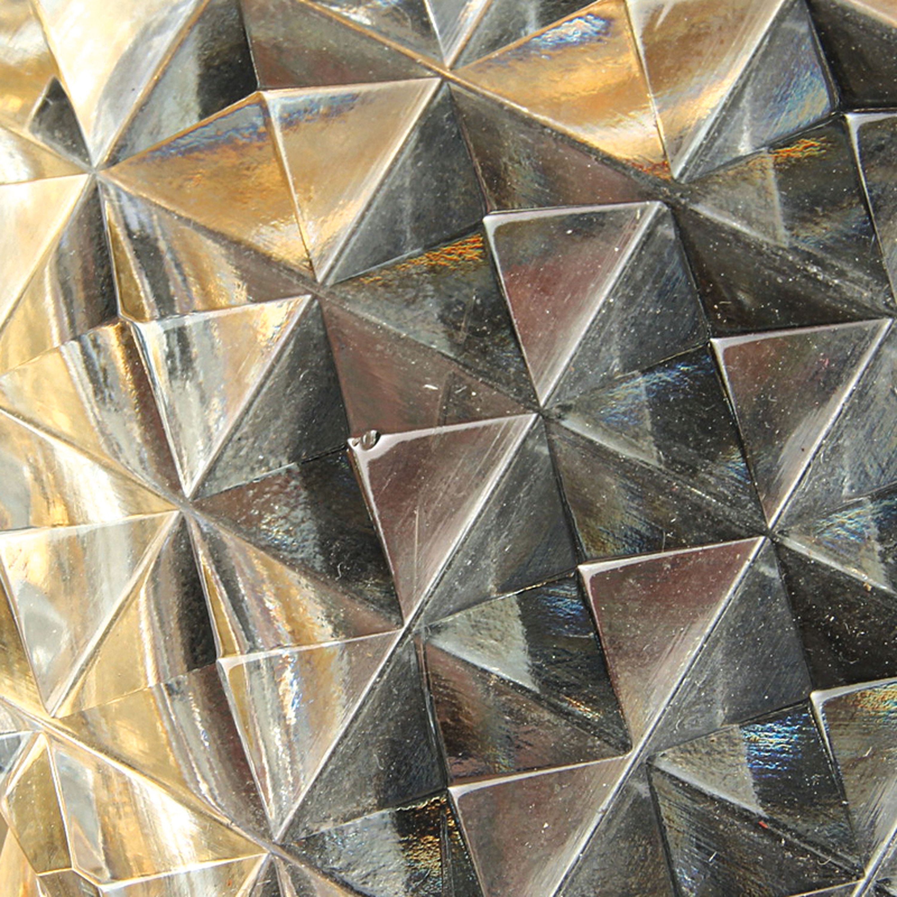 Detail o: 3 Glasdeckeldosen im Stil des Art Deco, Frankreich, 20.Jh., 1x farbloses Glas mit facettierter Oberfläche 10x14x8 cm (am Boden best.); 1x farbloses ...