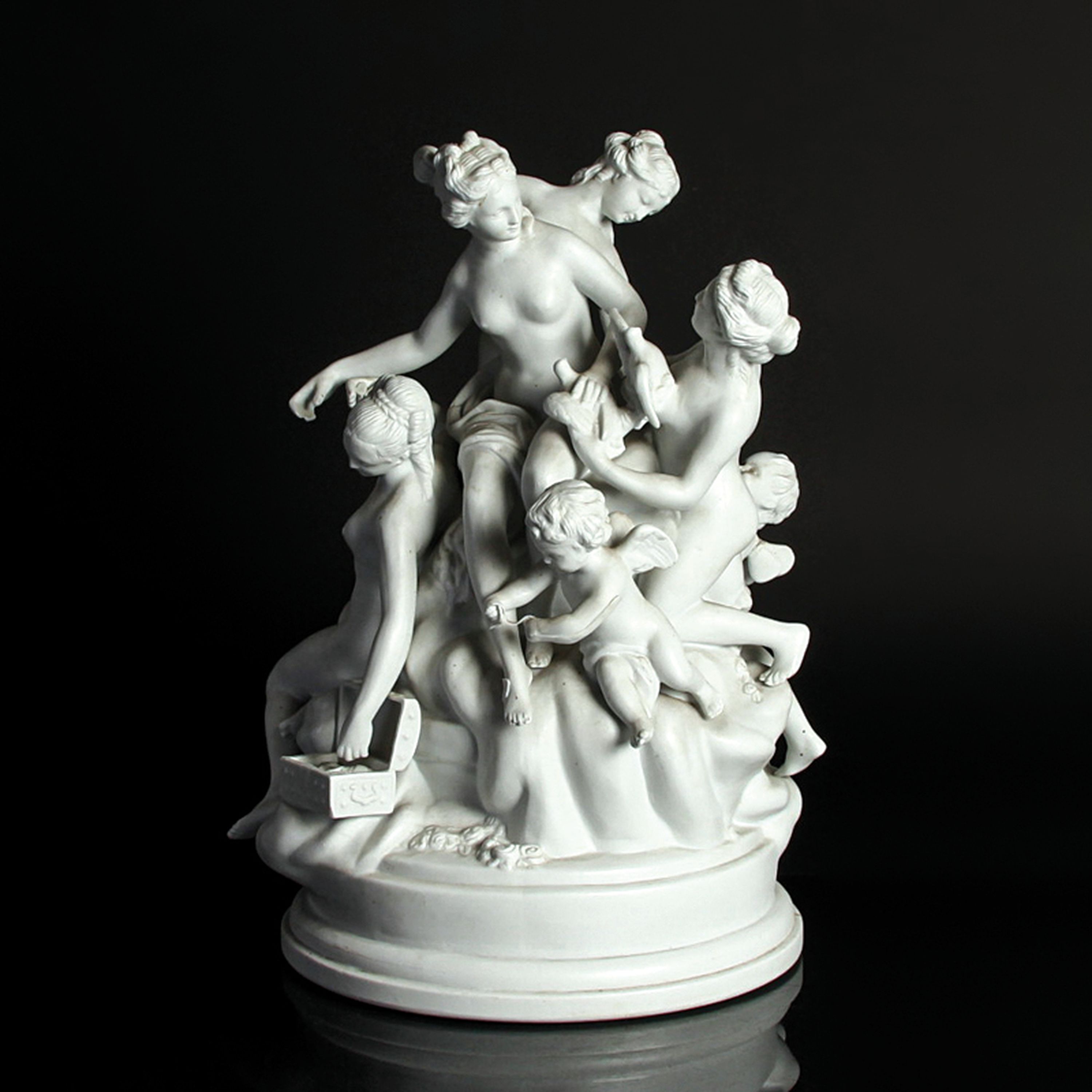 Figurengruppe nach Louis Boizot, Spanien, Biskuitporzellan, Toilette der Venus, Bodenmarke, H. 35, bestoßen, beschmutzt