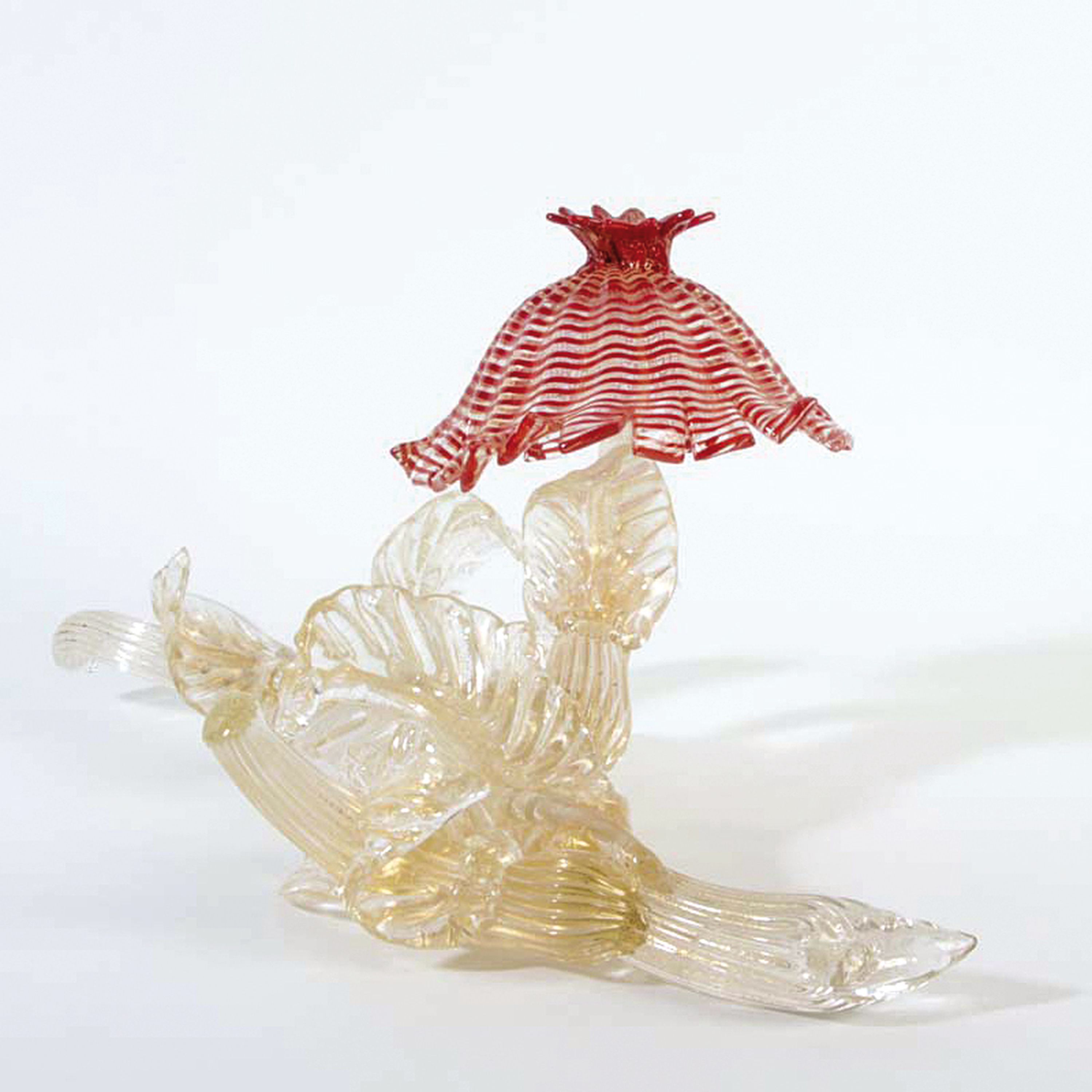 Detail a: Glasobjekt Pilz, Arte Vetraria Muranese (AVEM), Murano, farbloses Glas mit Blattgoldeinschmelzungen, rote Fadeneinschmelzungen, liegender Ast mit ...