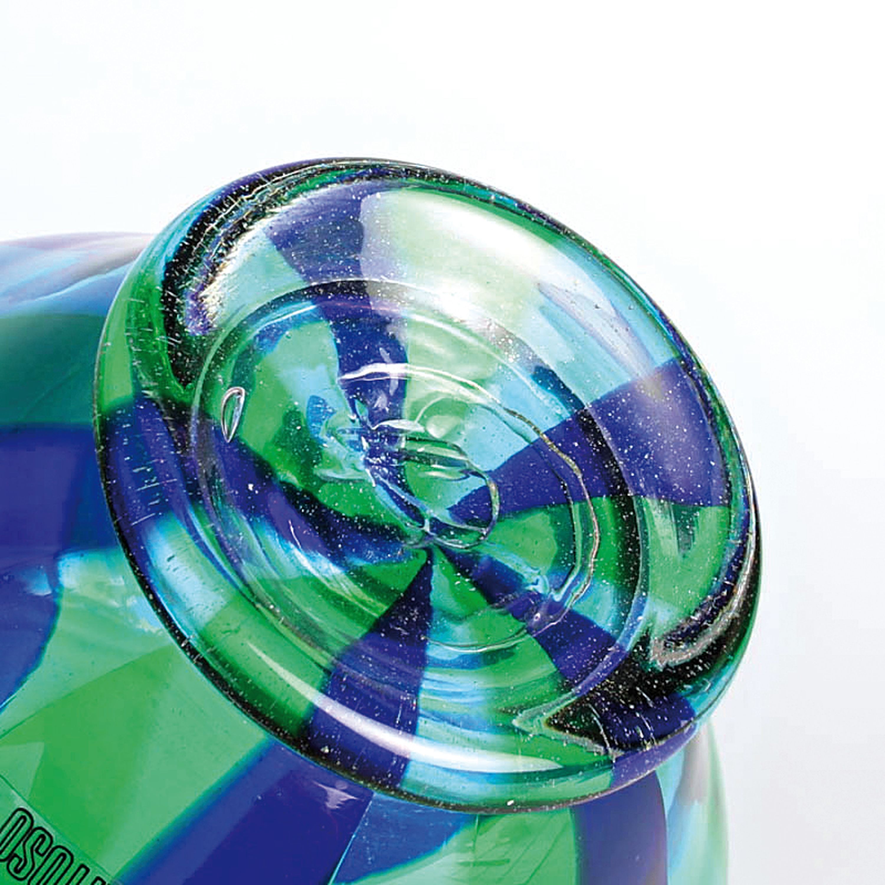 Detail d: 2 a canne bzw. zanfirico-Vasen, Fratelli Toso, Murano, 1960-70, Henkelvase mit gedrehten gelb cannes H. 20 cm; gestufte Vase mit grünen und blauen ...