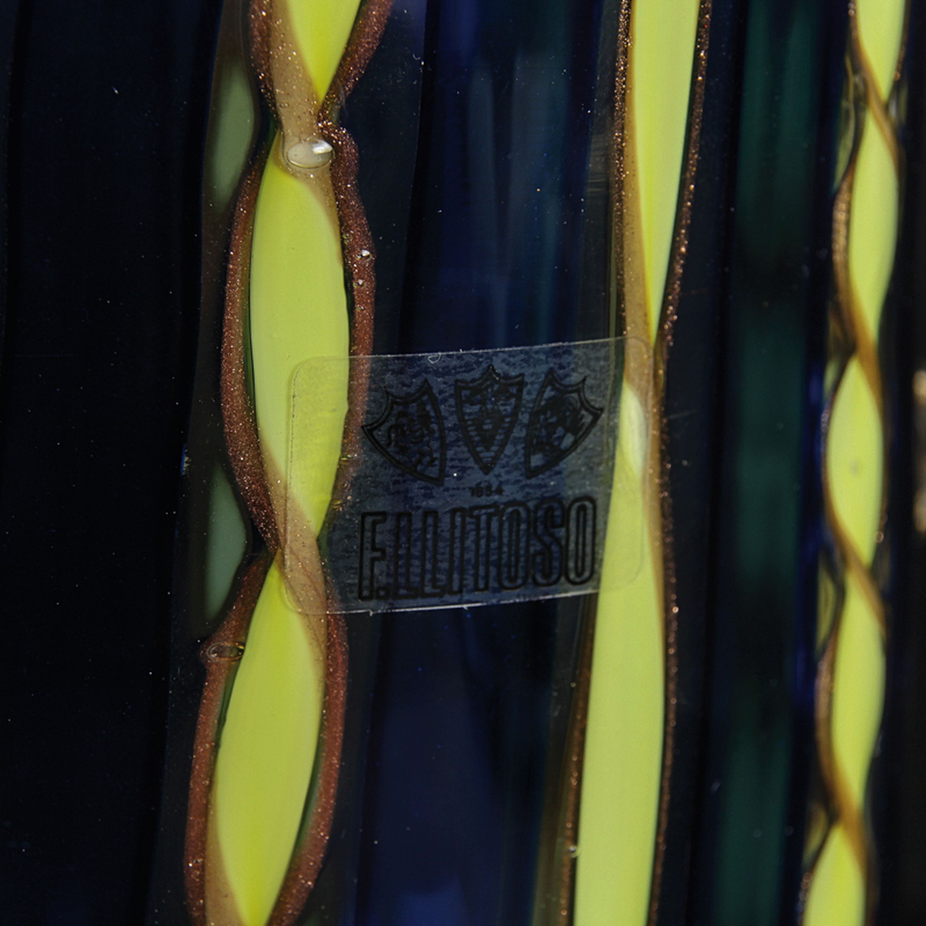 Detail f: 2 a canne bzw. zanfirico-Vasen, Fratelli Toso, Murano, 1960-70, Henkelvase mit gedrehten gelb cannes H. 20 cm; gestufte Vase mit grünen und blauen ...