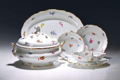 Image 26924259 - 16 Teile Porzellan, Meissen, um 1880-90, 1. Wahl, Dekor gestreute Blumen, 6 Teller 21.5 ...