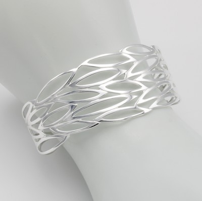 26924425a - Armspange, 925er Silber, navetteförmige Elemente
