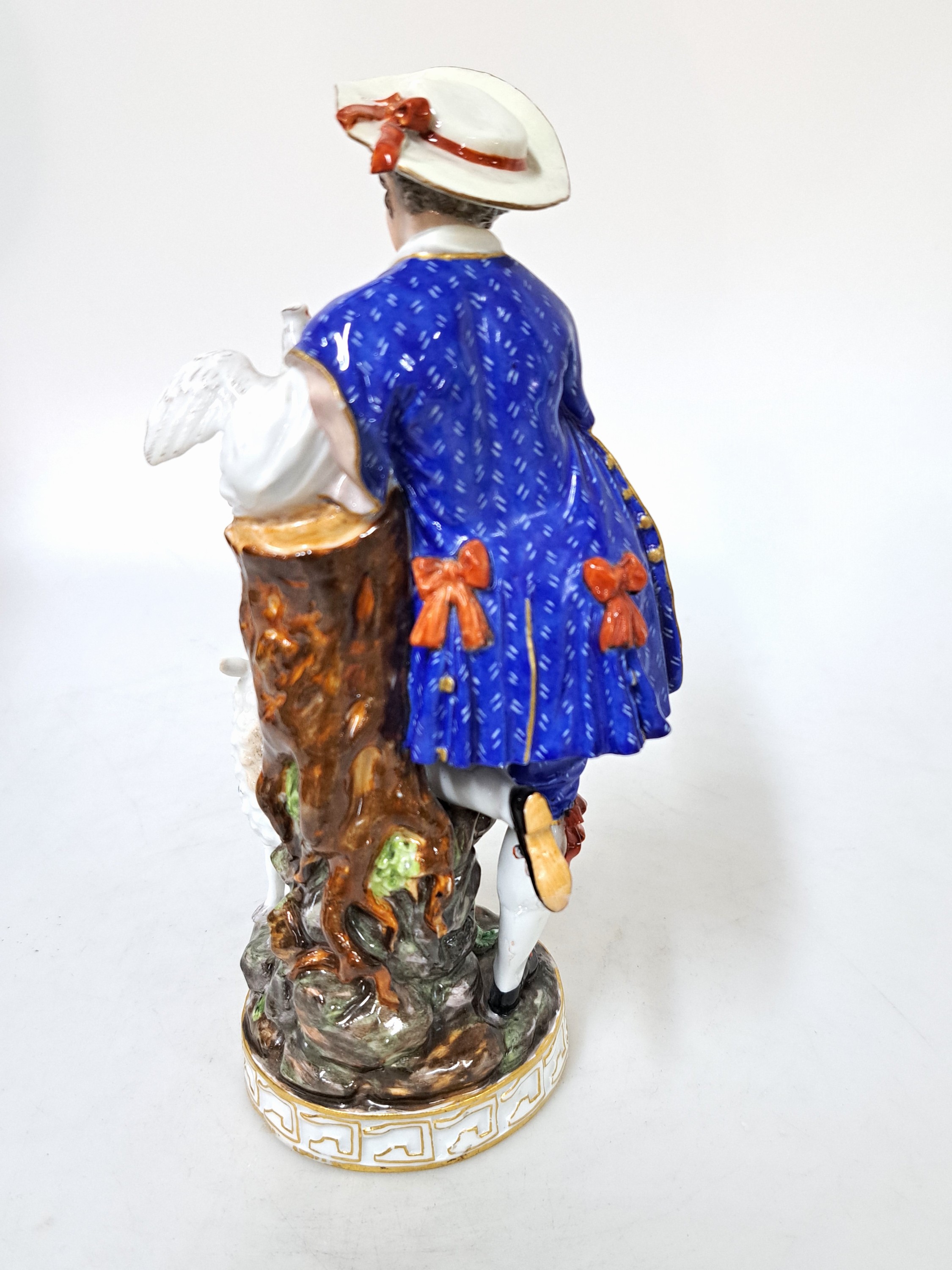 Detail c: Porzellanfigur, Meissen, 1774-1814, Schäfer mit Brieftaube, polychrom bemalt, Fehlstelle an Hutschleife und geklebt bzw. min. rest. an den Fingern, ...