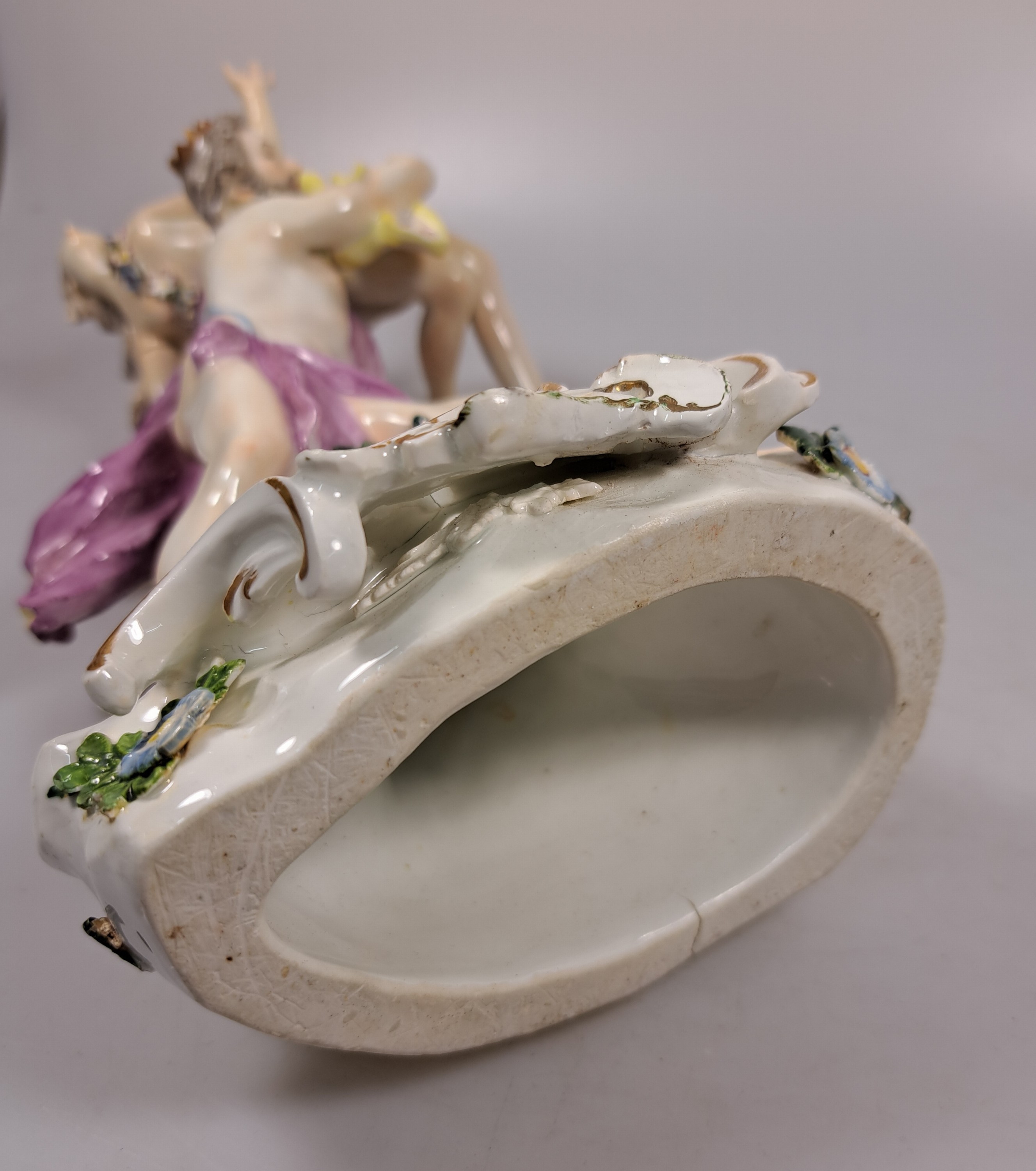 Detail j: Porzellanfigur, Meissen, um 1755, Entwurf J.J. Kaendler, Raub der Proserpina, bunt bemalt, an den Armen geklebt, rest., min. best., H. ca. 27.5 cm, ...