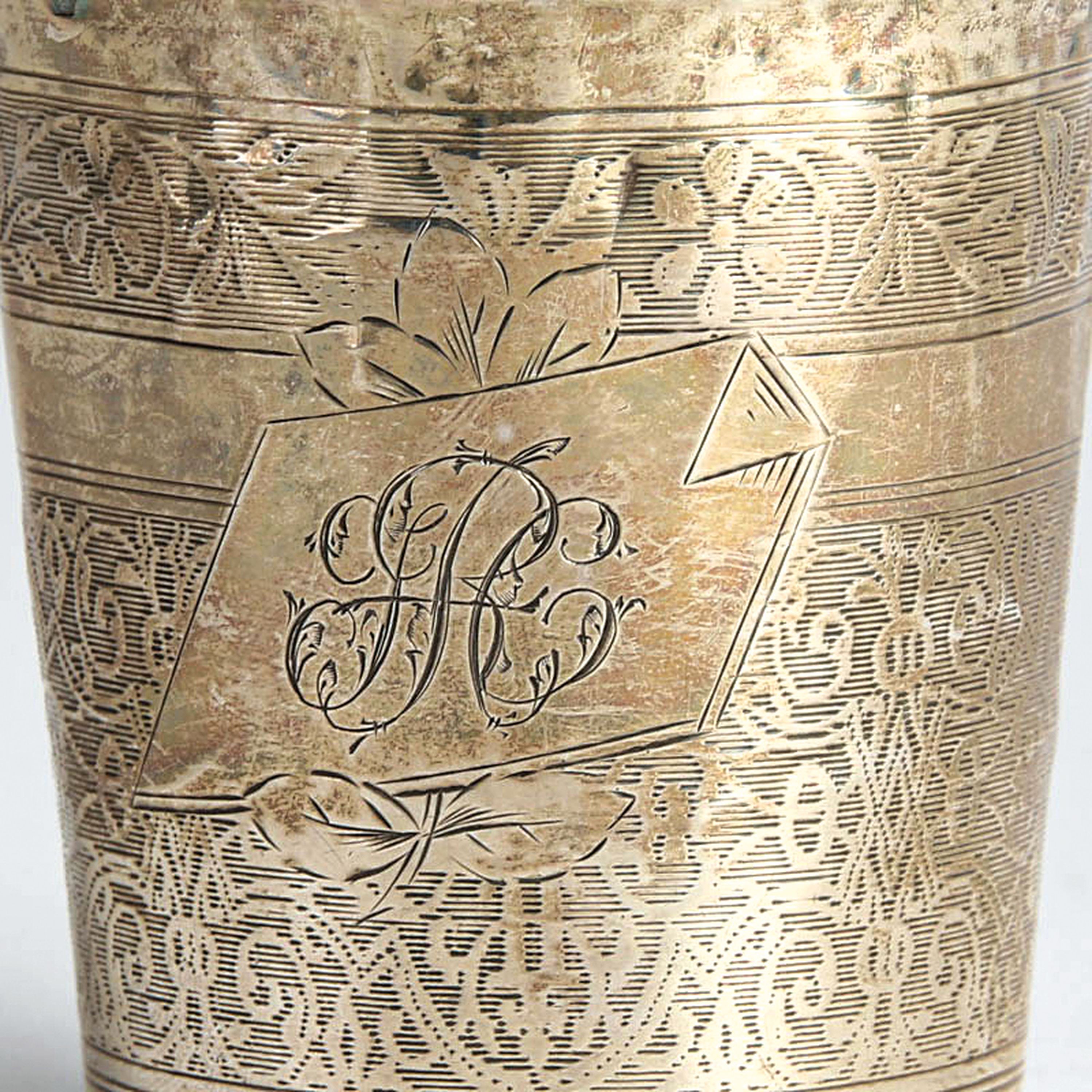 Detail b: Taufbecher aus Silber, deutsch, 18.Jh., Silber, ziselierter Ornamentdekor, Monogramm, Punzen unleserlich, ca. 40,7g, H. 7,5 cm, verbeult