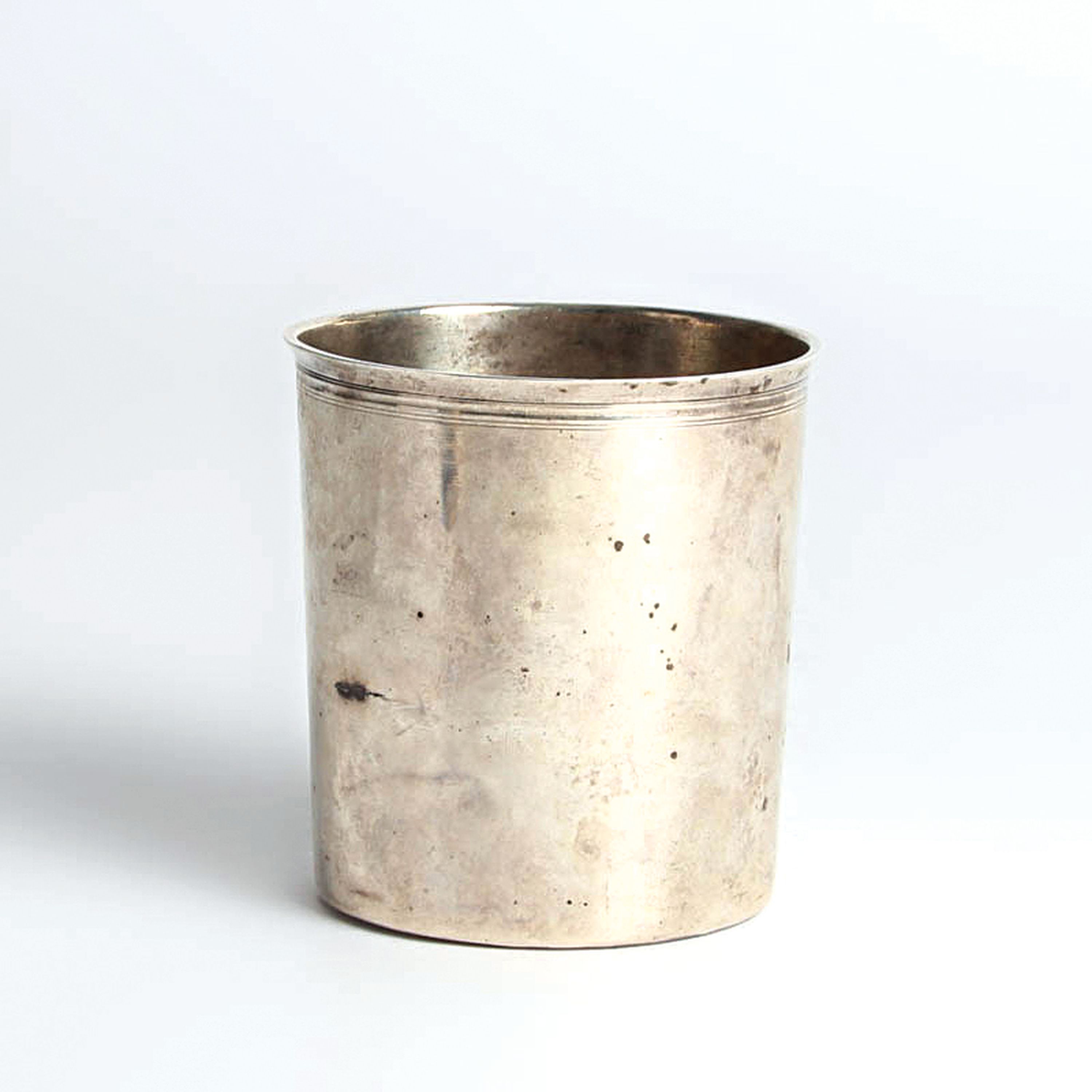 Faustbecher, Paris, 1809-1819, Silber, Meistermarke LTJ im Prisma, verbeult, ca. 64 ,4g, H. 8 cm