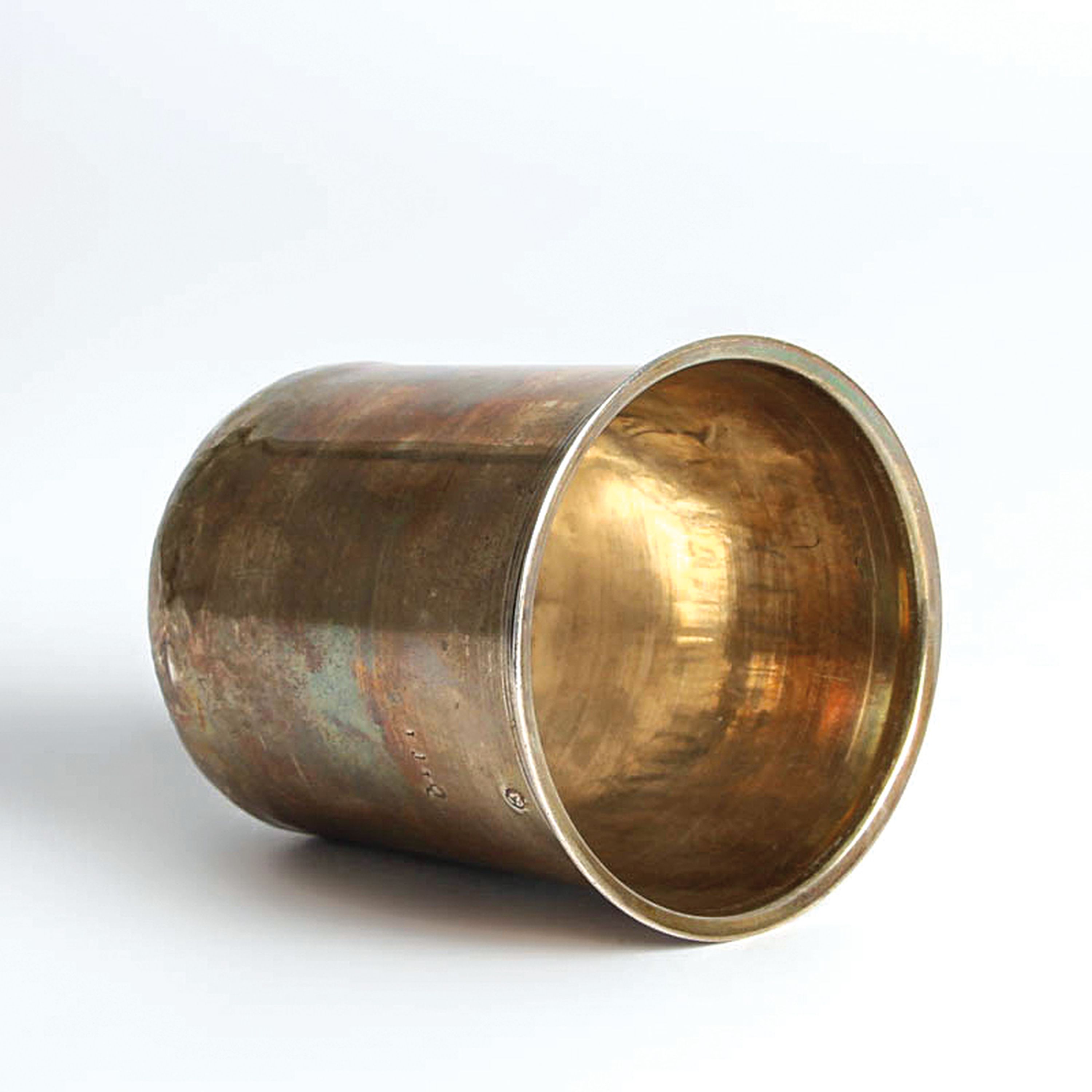 Detail f: Faustbecher, Paris, 1819-1838, Silber, Meistermarke TT mit Ähre, verbeulter Stand, ca. 55g, H. 8,5 cm