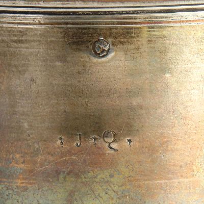 26924596e - Faustbecher, Paris, 1819-1838, Silber, Meistermarke TT mit Ähre, verbeulter Stand, ...