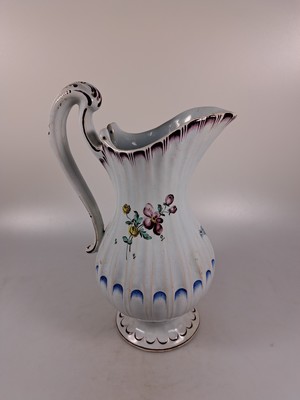 26924671d - Waschgarnitur/Lavabo, Straßburg, um 1760, Fayence, reiche Blumenmalerei, gerippte ...