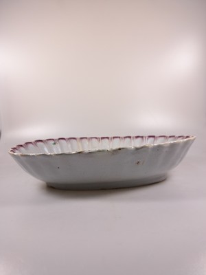 26924671j - Waschgarnitur/Lavabo, Straßburg, um 1760, Fayence, reiche Blumenmalerei, gerippte ...