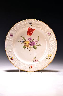 Image 26924745 - Teller, Ludwigsburg, um 1765, Ozierrand, Blumenmalerei, Porzellan, D. 24.5 cm