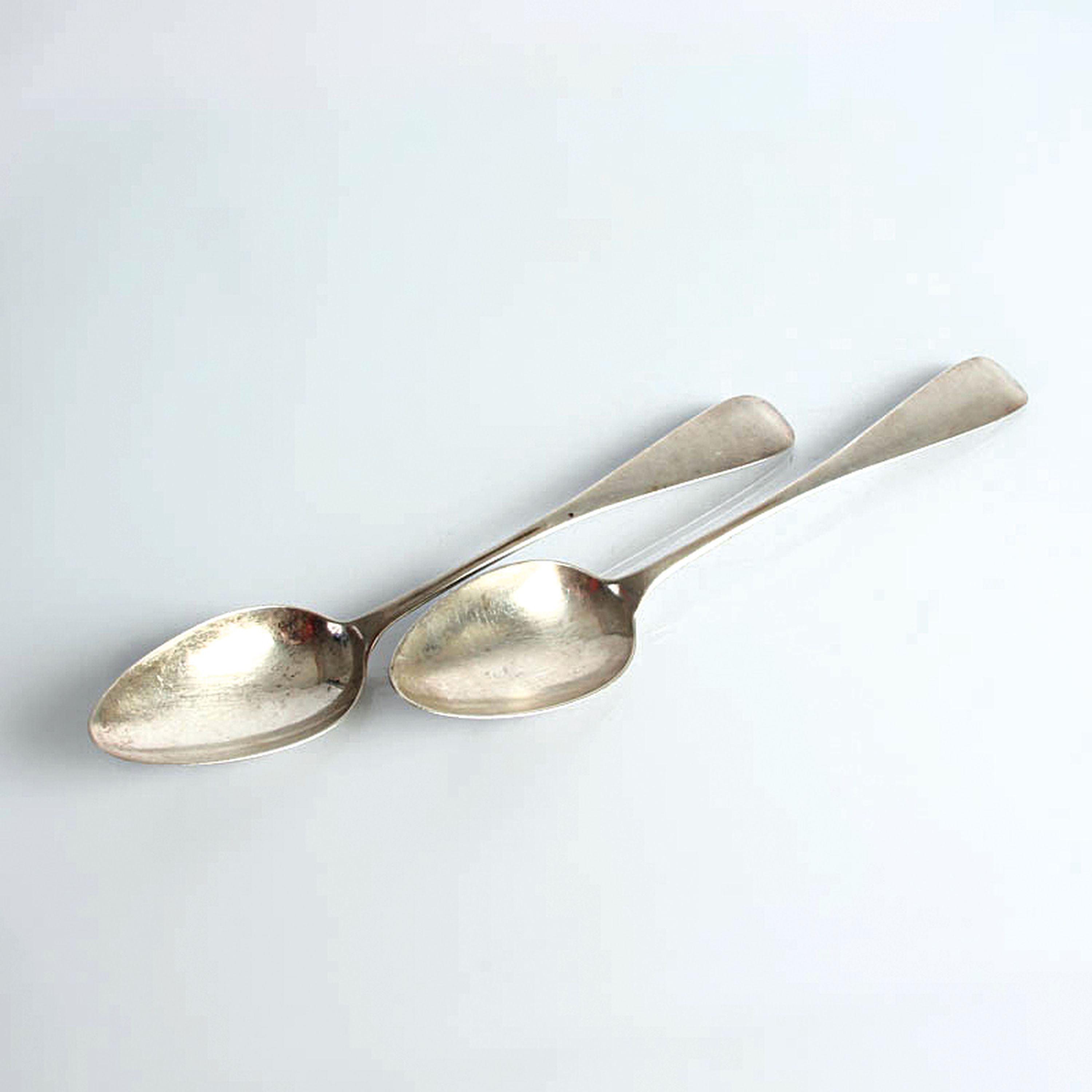 Paar Löffel, wohl Ludwig Wilhelm Meyer, 18.Jh., 12-Lot Silber, monogrammiert O, Meistermarke LM, L. 21 cm, ca.76,5 g