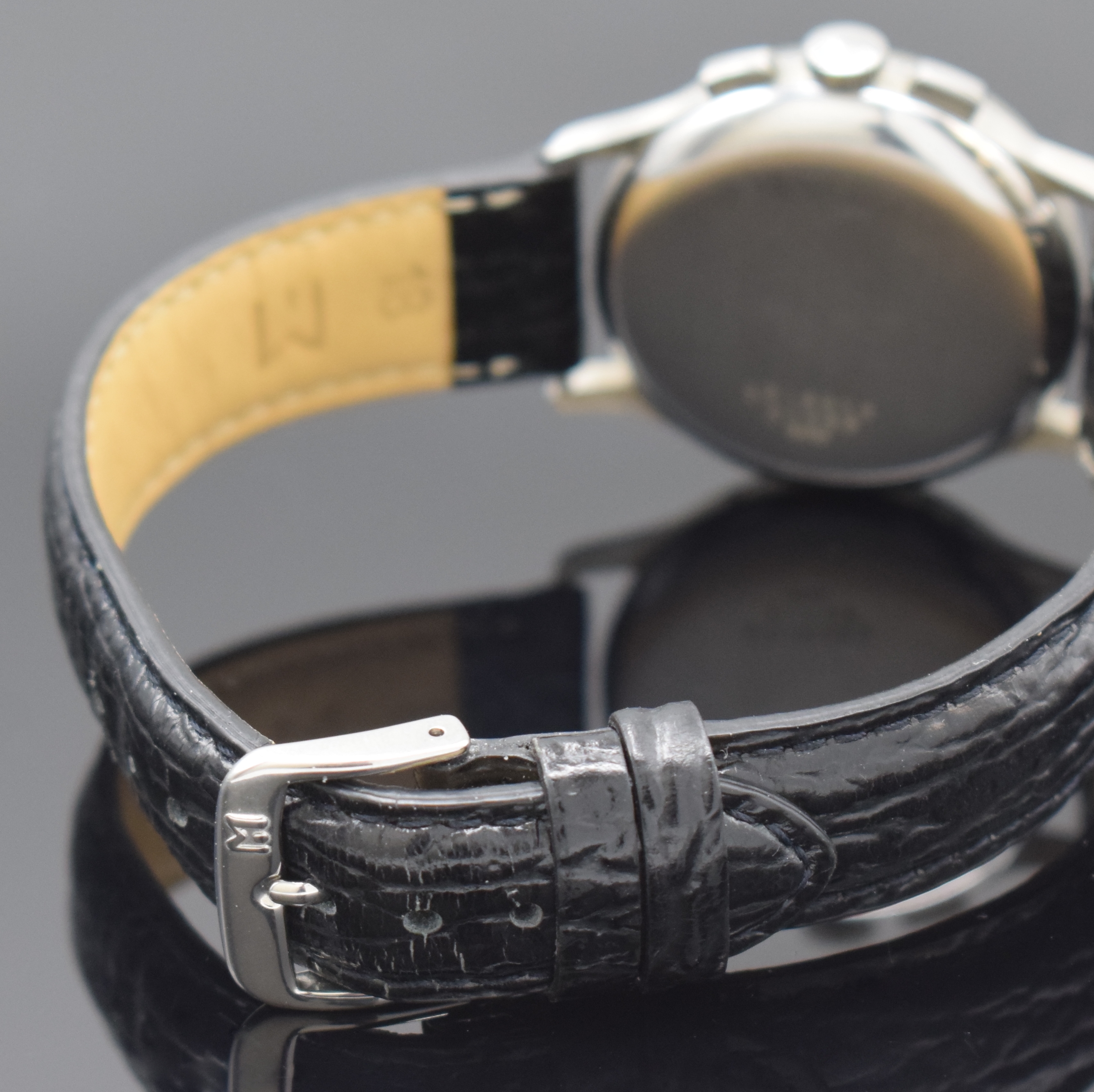 Detail b: UNIVERSAL GENEVE Tri-Compax Herrenarmbanduhr in Stahl mit Schaltradchronograph und Vollkalender Referenz 22279, Schweiz um 1945, Handaufzug, 3-teil. ...