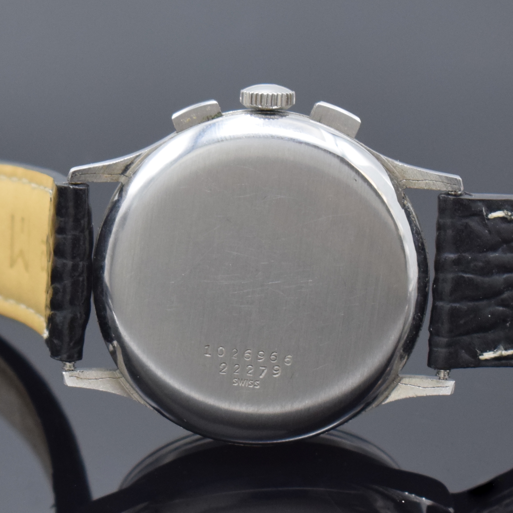 Detail d: UNIVERSAL GENEVE Tri-Compax Herrenarmbanduhr in Stahl mit Schaltradchronograph und Vollkalender Referenz 22279, Schweiz um 1945, Handaufzug, 3-teil. ...