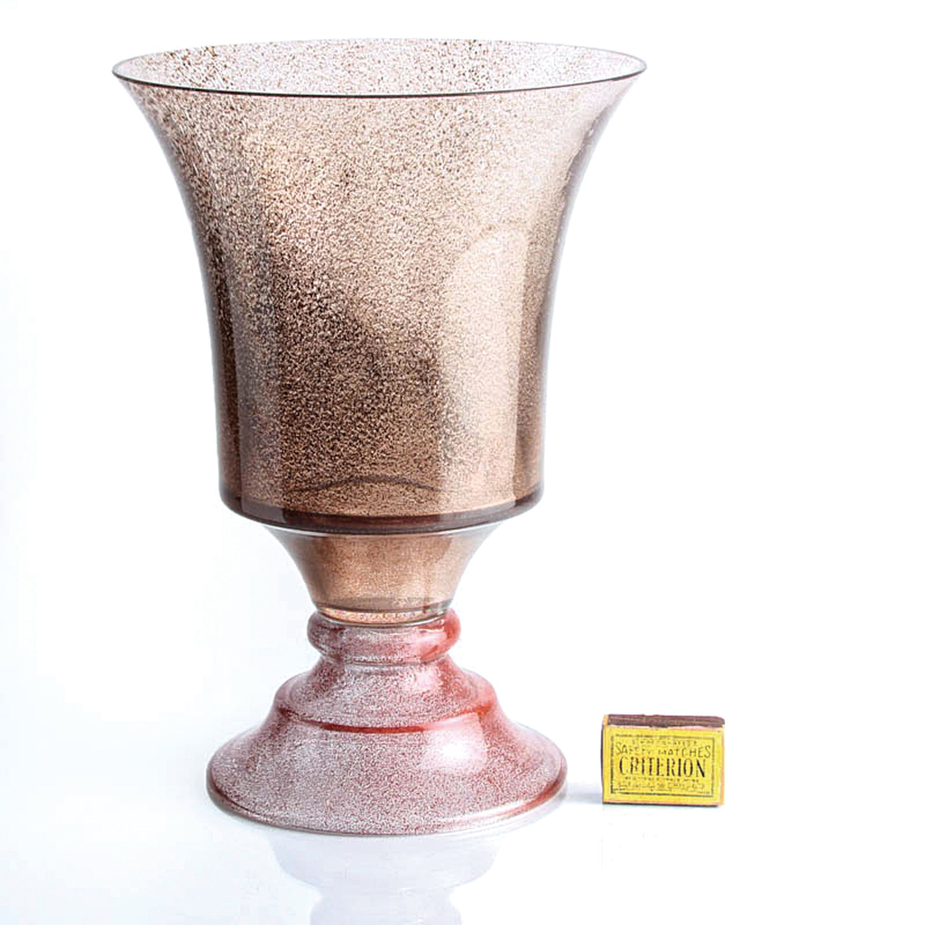 Cepruscolo-Vase, Seguso Vetri D'Arte, Murano , hell violett getöntes Glas, schwarze Folien-Einschmelzungen, H. 30 cm