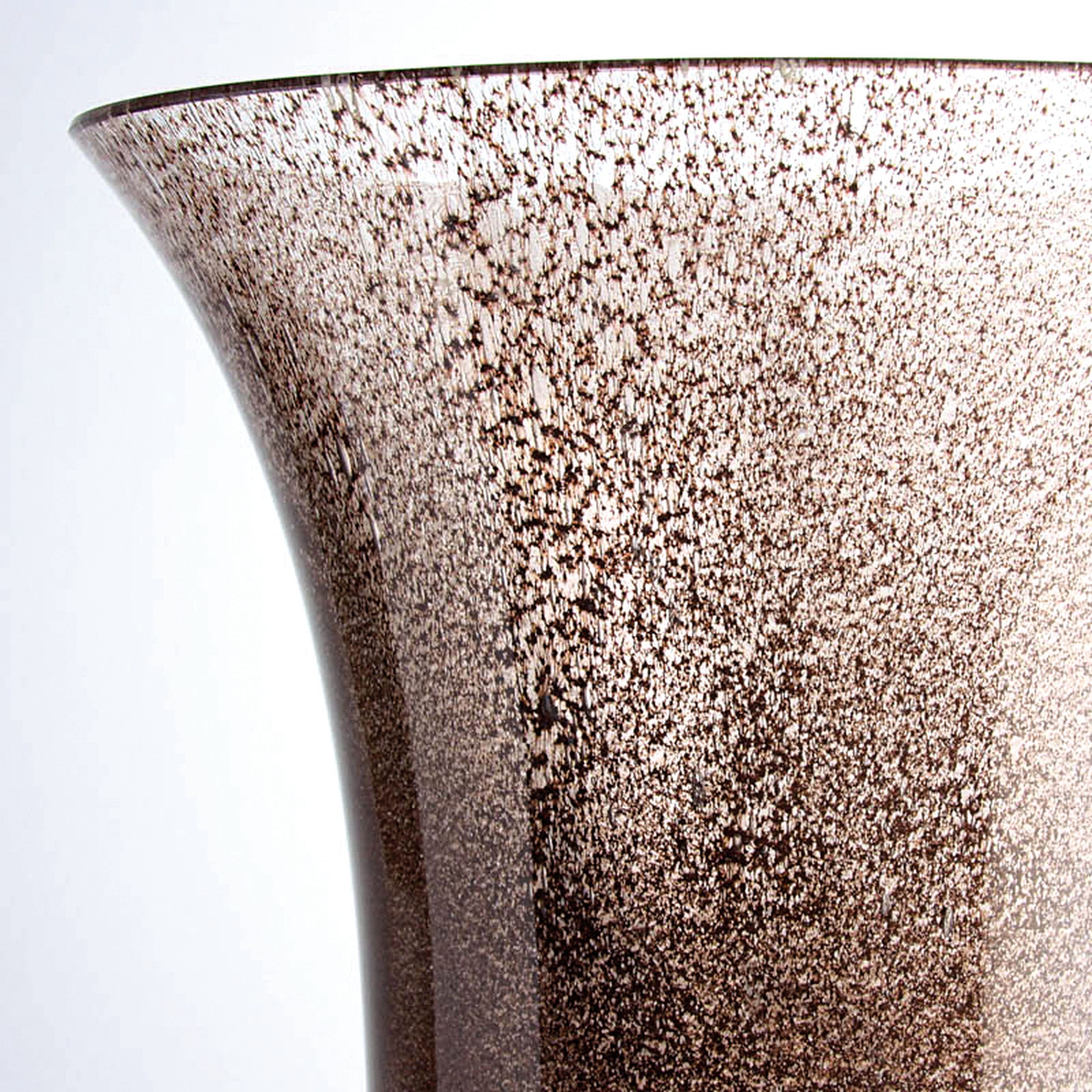 Detail c: Cepruscolo-Vase, Seguso Vetri D'Arte, Murano , hell violett getöntes Glas, schwarze Folien-Einschmelzungen, H. 30 cm