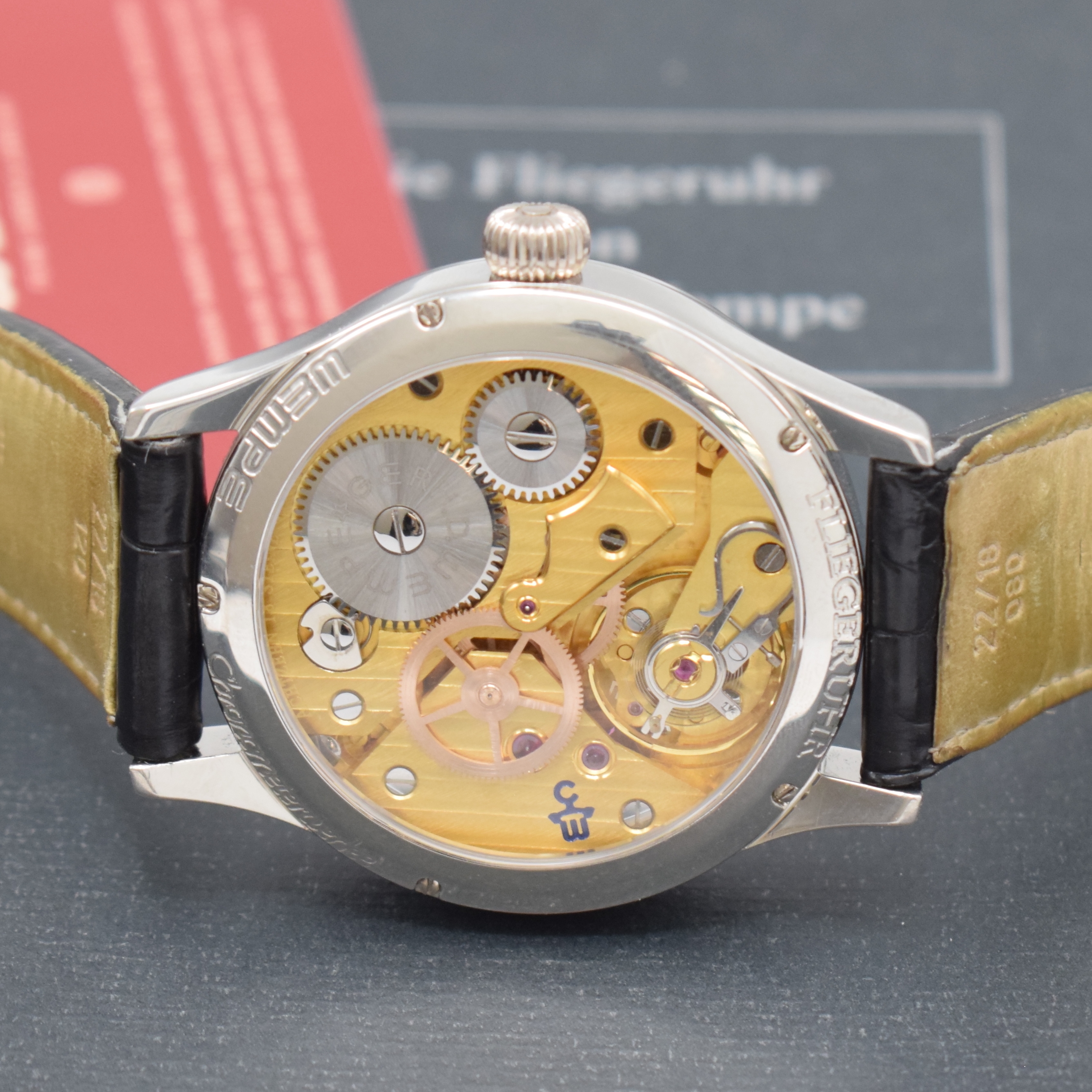 Detail d: WEMPE große und sehr seltene, auf 25 Stück limitierte Fliegeruhr aus Platin, Handaufzug, Lederband inkl. orig. Platin Dornschl., beids. vergl., ...