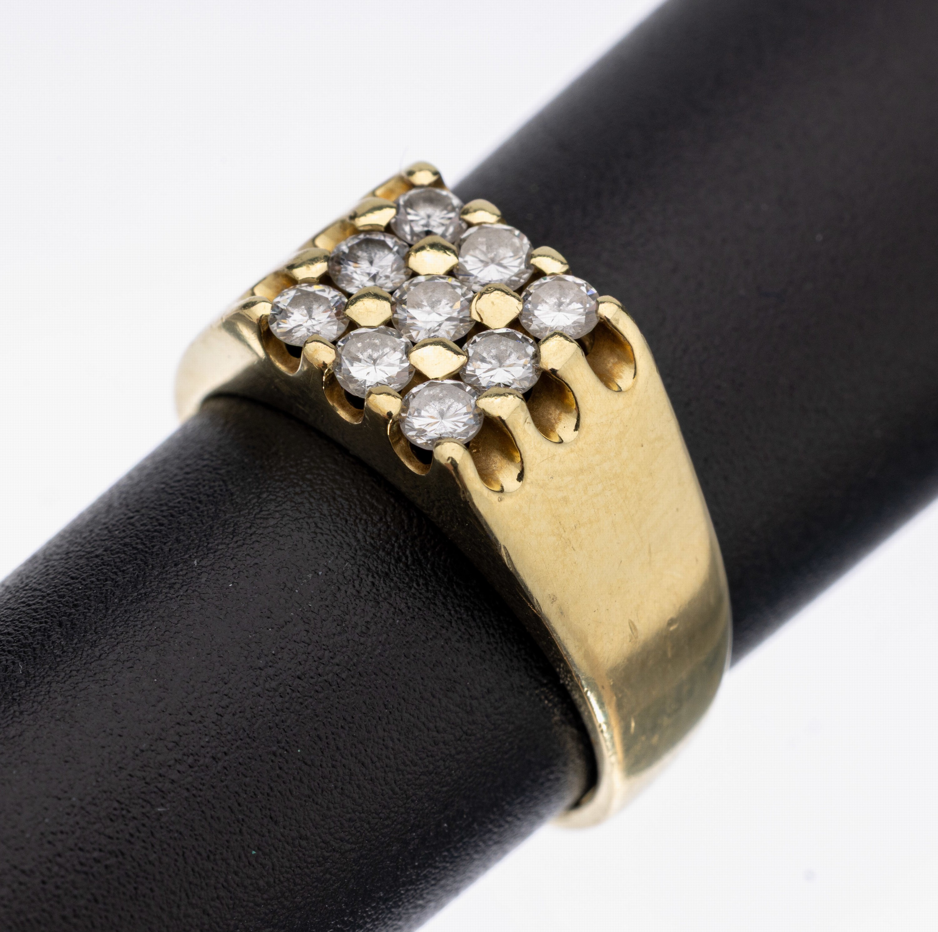 14 kt Gold Brillant-Ring, GG 585/000, 9 Brillanten zus. ca. 0.50 ct Weiß/si, RW 52, ca. 5.2 g