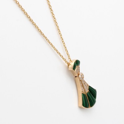 26925984a - Anhänger mit Brillanten und Malachiten an Kette, RG 750/000, Malachite zus. ca. ...