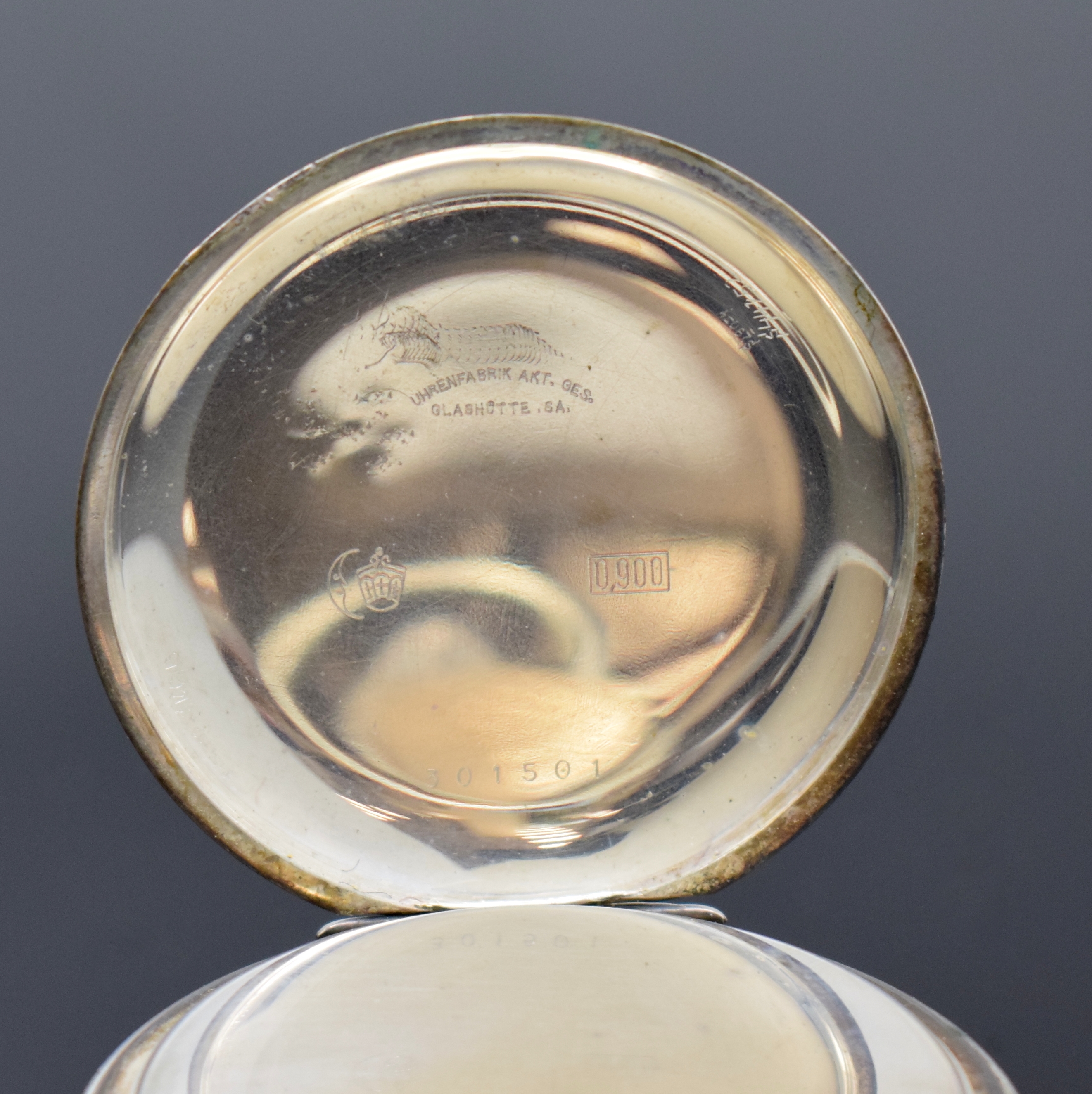 Detail b: DEUTSCHE PRÄZISIONSUHR GLASHÜTTE SA offene Herrentaschenuhr in Silber, Deutschland um 1905, Silbercuvette, Emailzifferbl. m. arab. Zahlen, gold. ...