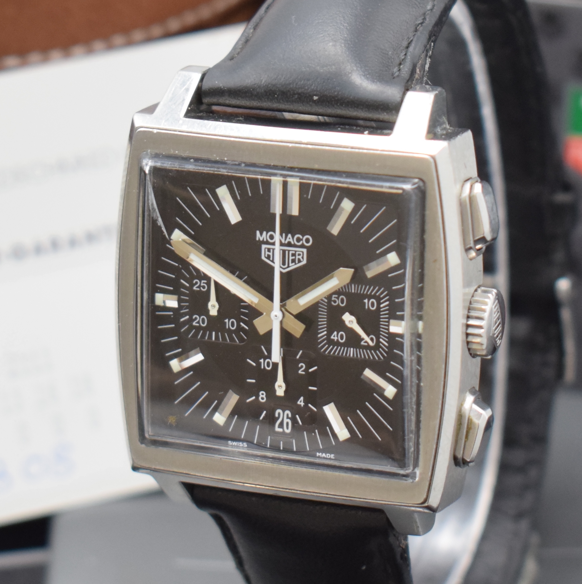 Detail a: TAG HEUER Monaco Herrenchronograph in Stahl Referenz CS2111, Automatik, Schweiz verk. lt. Pap. 04/2001, Edelstahlgeh. inkl. neutr. Lederband m. orig. ...