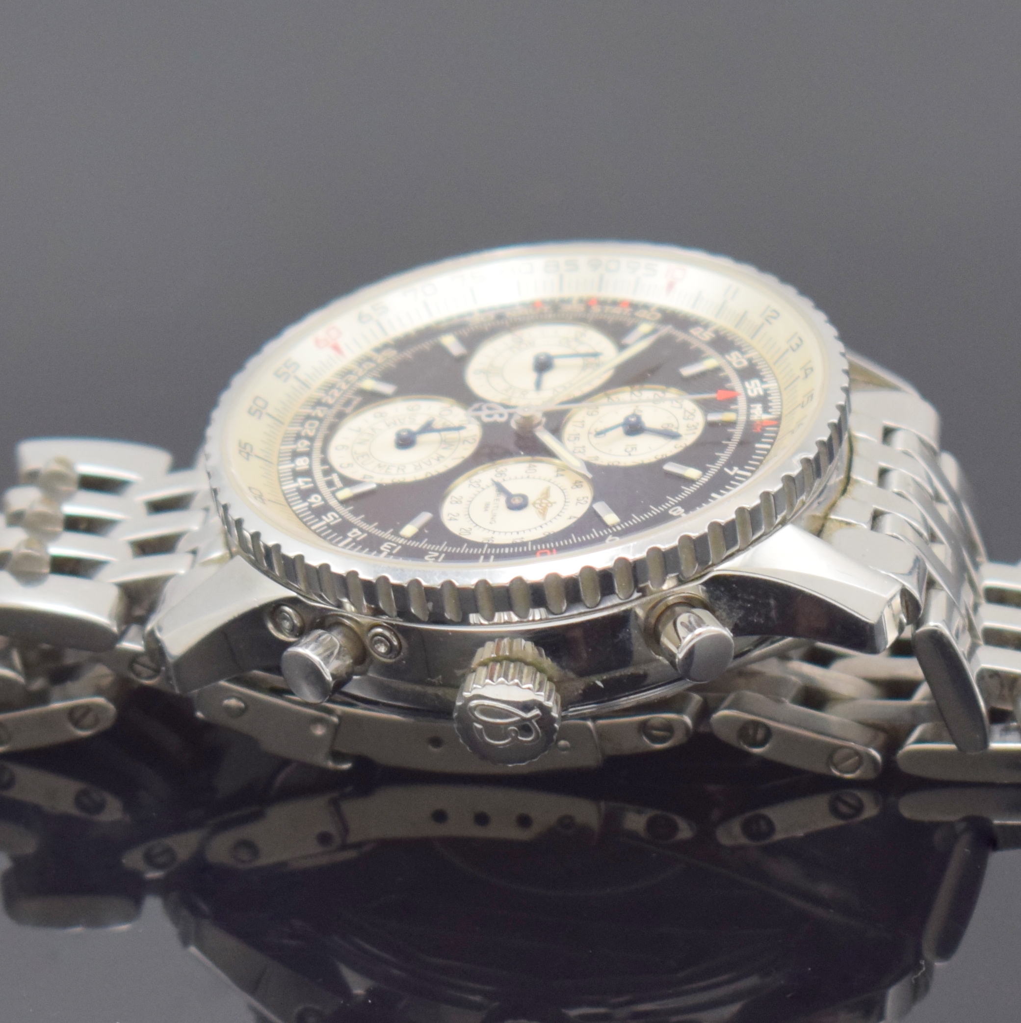 Detail c: BREITLING seltener auf 1.000 Stück limitierter Armbandchronograph Navitimer mit Vierjahreskalender Referenz A38022, Schweiz um 1997, Automatik, ...
