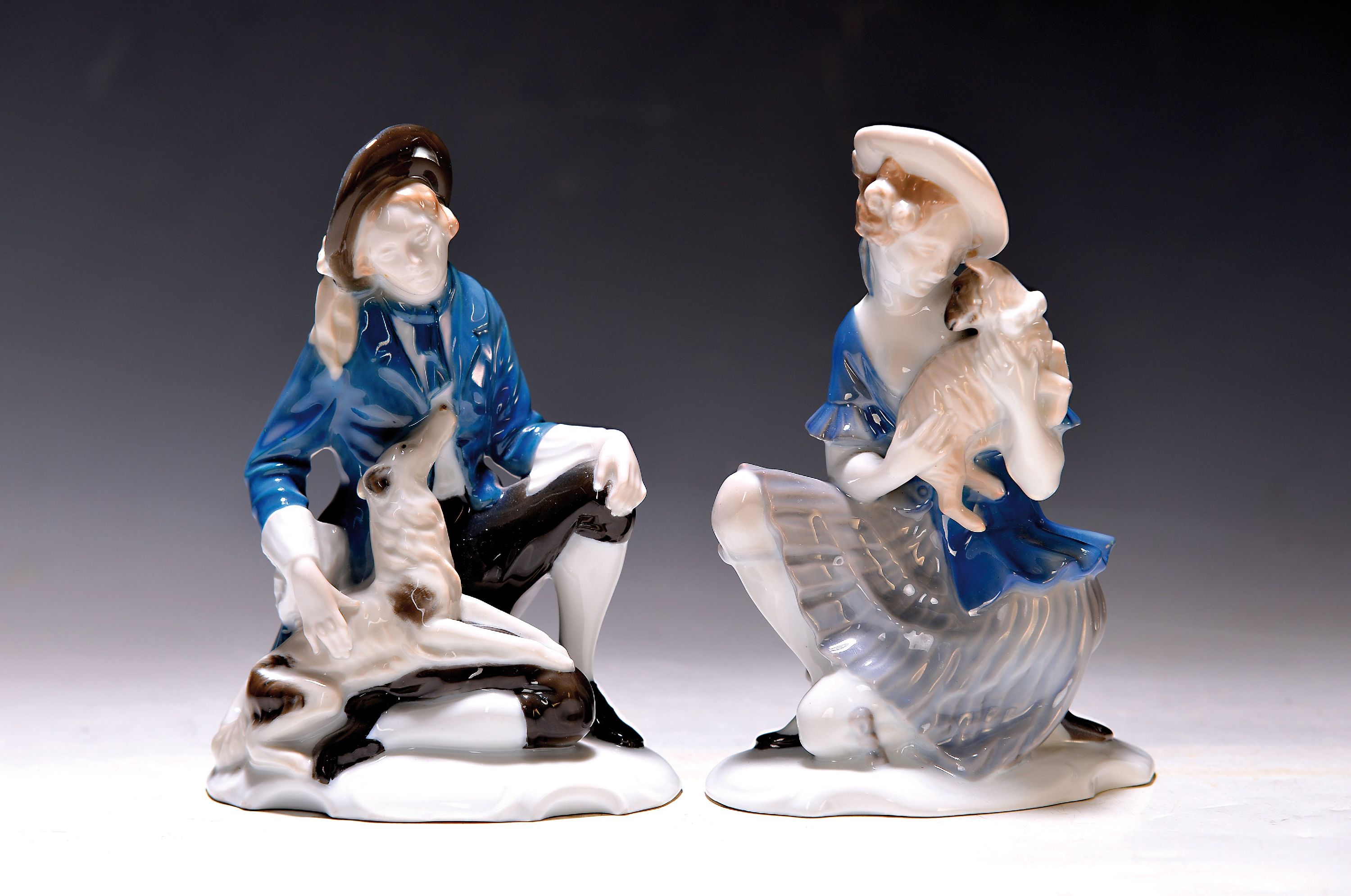 Paar Porzellanfiguren, Rosenthal, Entw. Karl Himmelstoss, 1920er-Jahre, Porzellan farbig staffiert, Kavalier und Schäferin, Modellnr. K661 / K662, ...