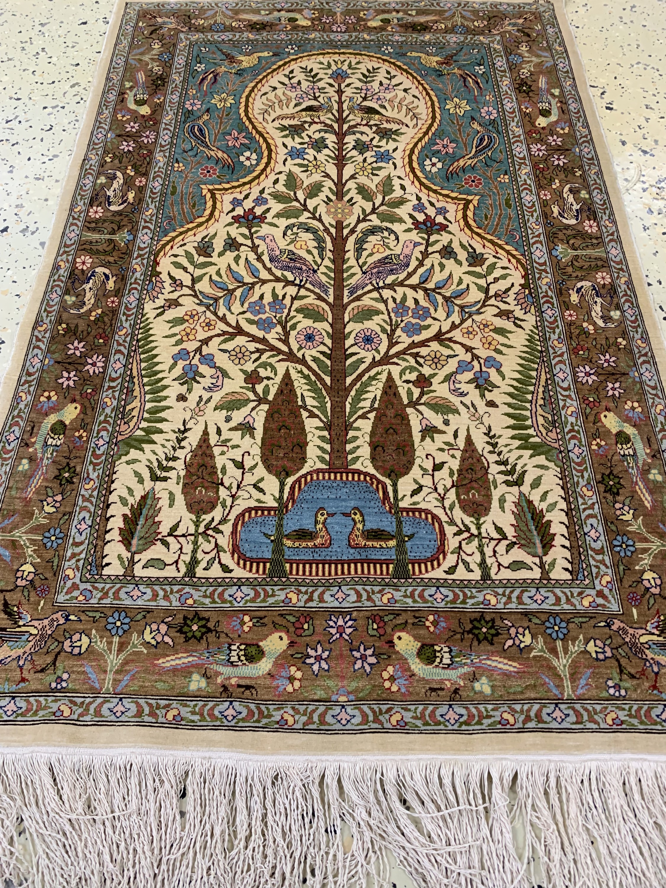 Detail e: Hereke Seide fein signiert, Türkei, Ende 20.Jhd, reine Naturseide, ca. 104 x 66 cm, ca.1,0 Mio. Kn/qm, EHZ: 1-2