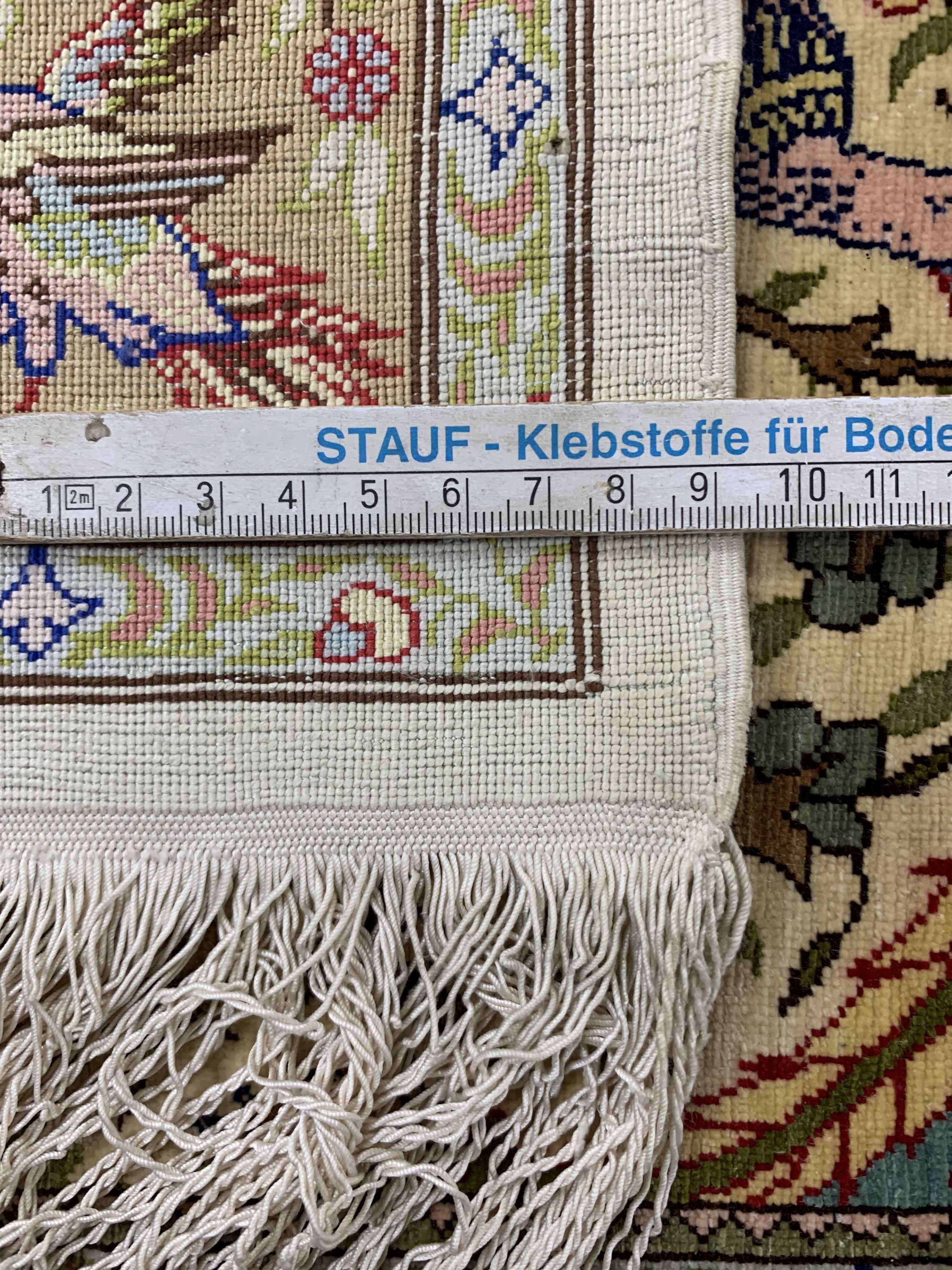 Detail f: Hereke Seide fein signiert, Türkei, Ende 20.Jhd, reine Naturseide, ca. 104 x 66 cm, ca.1,0 Mio. Kn/qm, EHZ: 1-2