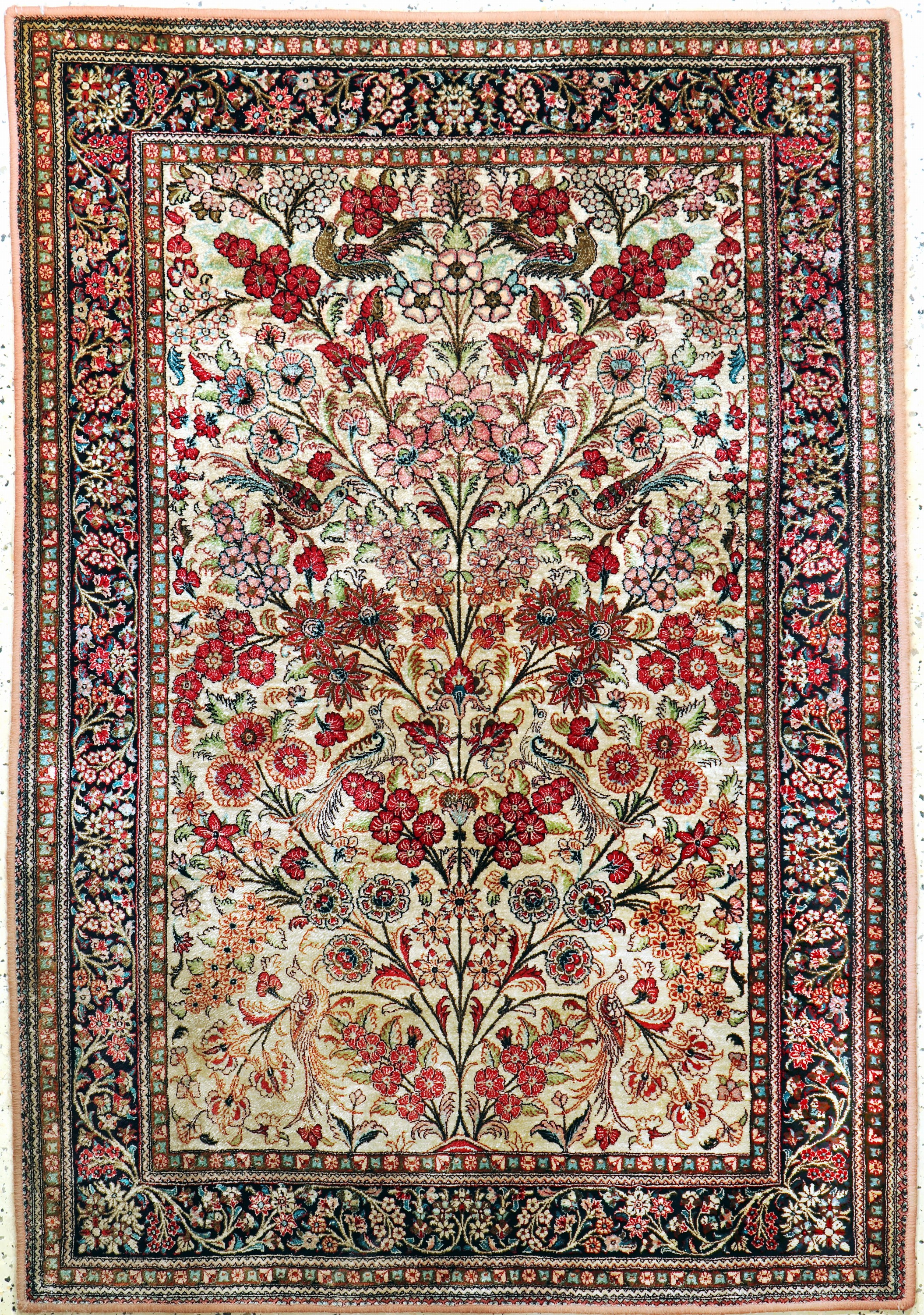 Ghom Seide, Persien, Mitte 20.Jhd, reine Naturseide, ca. 158 x 111 cm, Reinigungsbedürftig, EHZ: 2(ohne Fransen).