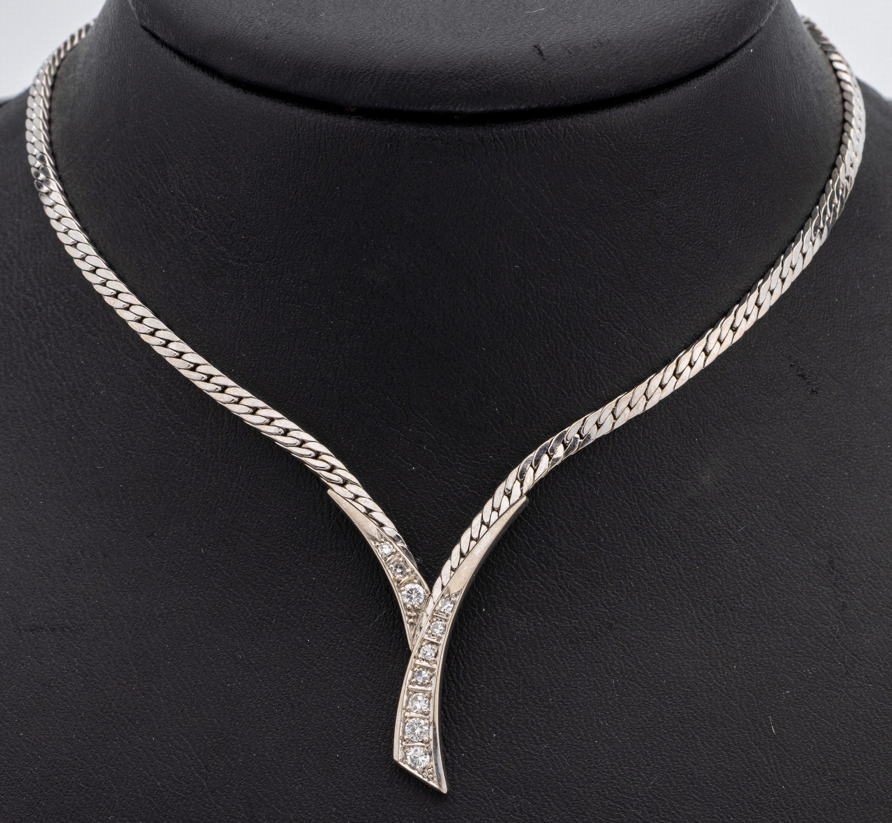 14 kt Gold Diamant-Collier, WG 585/000, Flachpanzerkette, 3 Brillanten und 7 8/8- Diamanten zus. ca. 0.30 ct Weiß/vs-si, L. ca. 45 cm, ...