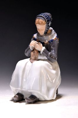 Image Porzellanfigur, Royal Copenhagen, 1965, Entw. Lotte Benter 1911, Porzellan farbig ...