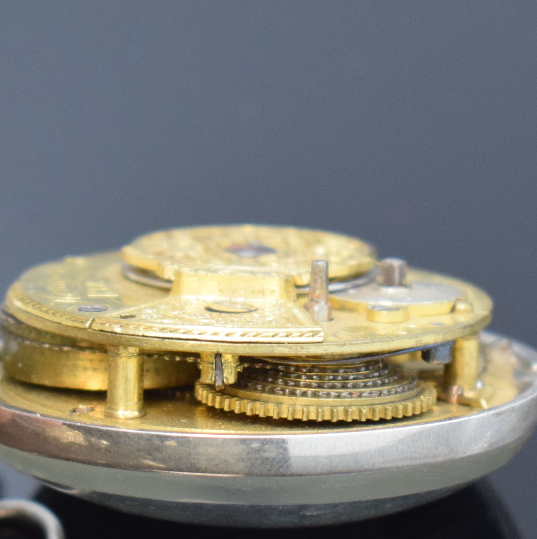 Detail f: HENRY BOURN Spindeltaschenuhr in Silber mit Chatelain, London lt. Hallmark 1812, grav. Übergeh., Geh. l. dell., Emailzifferbl. m. röm. Zahlen, ...