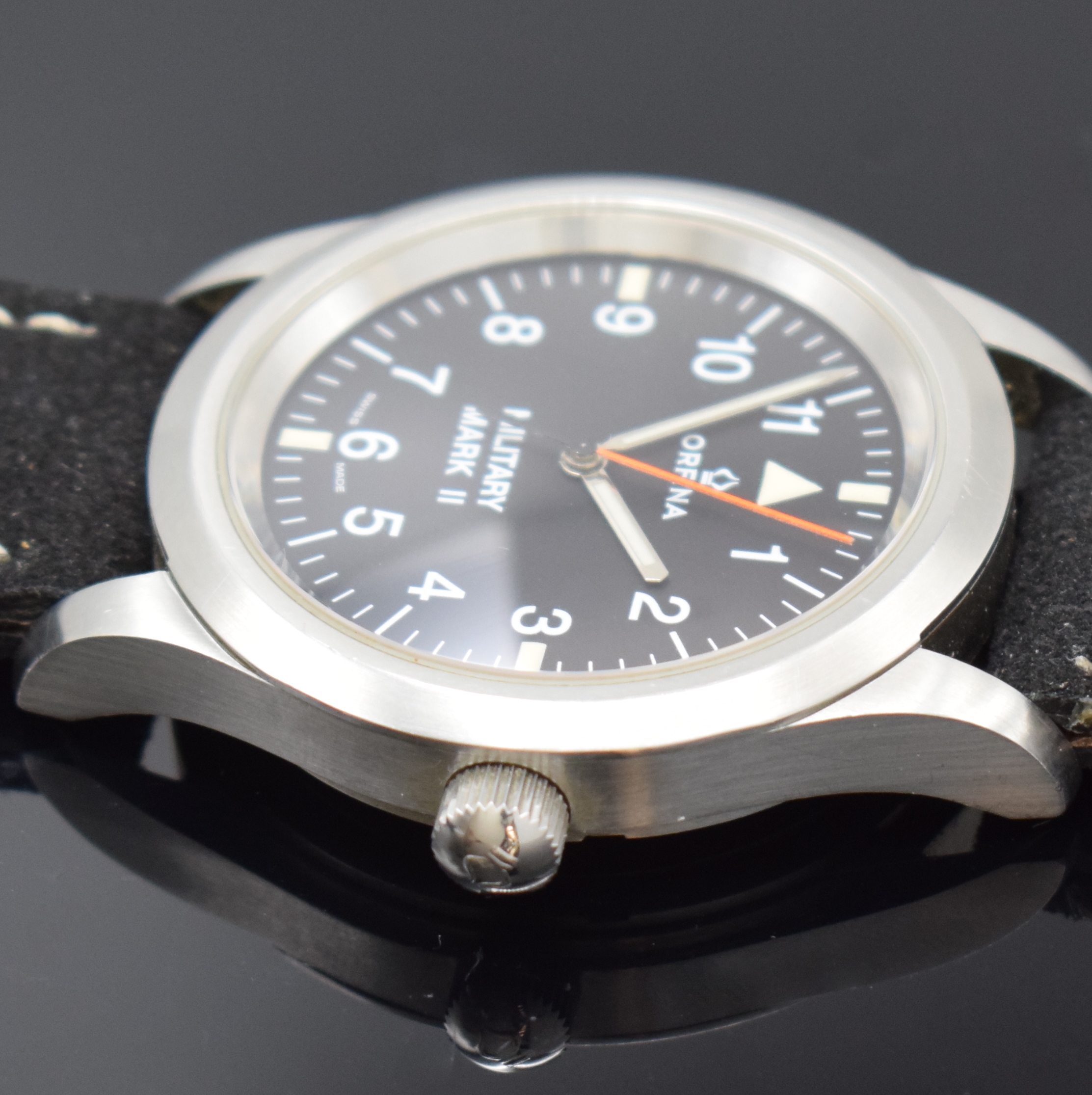 Detail c: ORFINA Military Mark II Fliegeruhr Referenz 6190, Schweiz um 2000, Automatik, großes Edelstahlgeh., Boden geschr., schwarzes Zifferbl. m. arab. ...