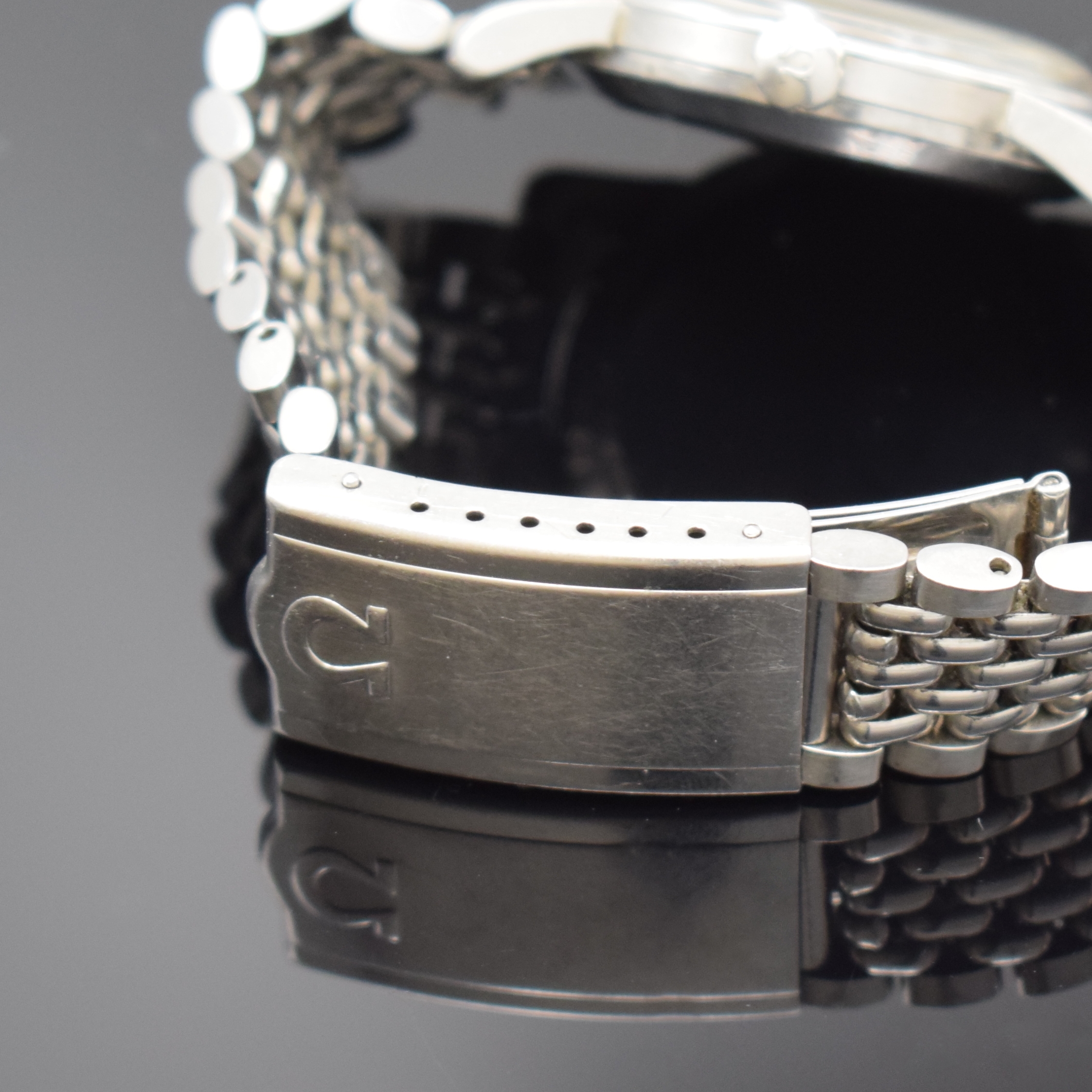 Detail b: OMEGA Seamaster Herrenarmbanduhr mit Hammerautomatik Referenz 2766-2, Schweiz um 1954, Boden aufgedr., orig. Stahlband m. Faltschl., silb. Zifferbl. ...