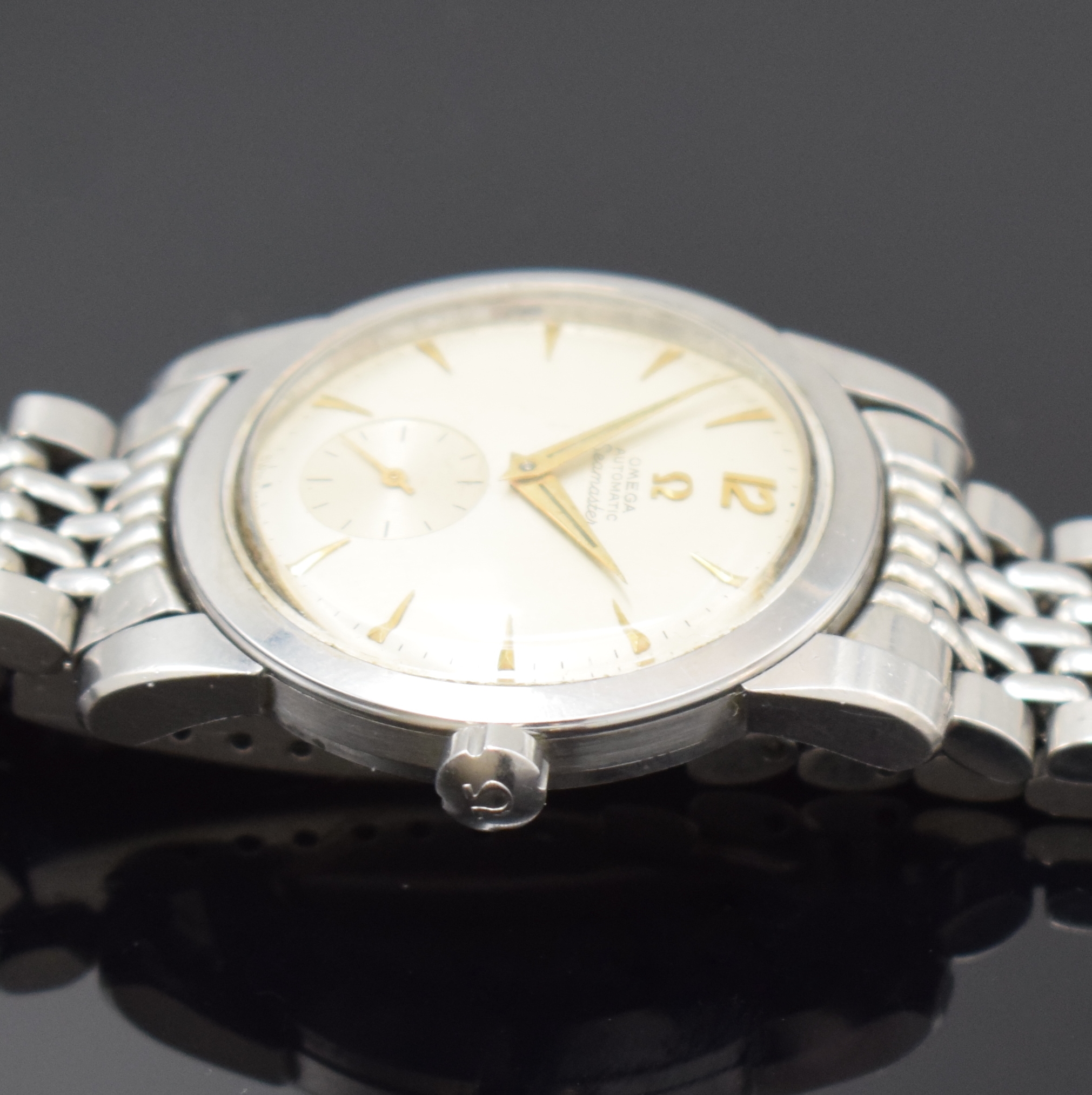 Detail c: OMEGA Seamaster Herrenarmbanduhr mit Hammerautomatik Referenz 2766-2, Schweiz um 1954, Boden aufgedr., orig. Stahlband m. Faltschl., silb. Zifferbl. ...