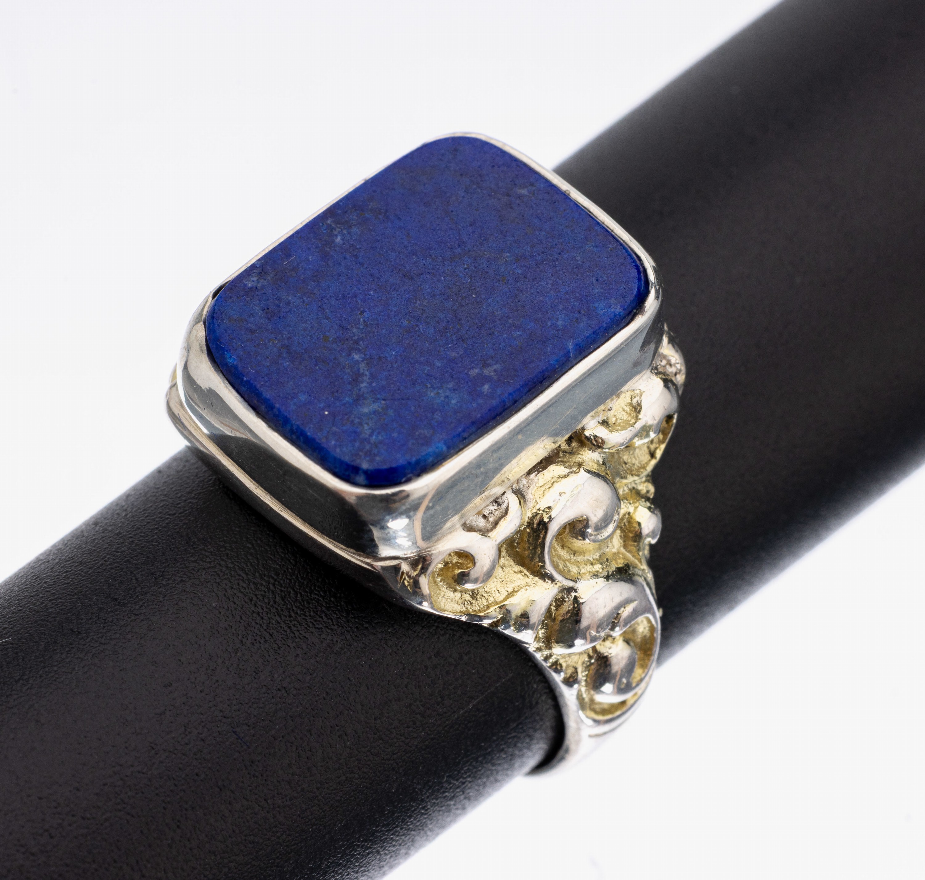 Lapislazuli-Siegelring, 835 er Silber, rechteckige Platte, ungrav,., Ringschultern abstr.-floral, ca. 10.6 g, RW 60