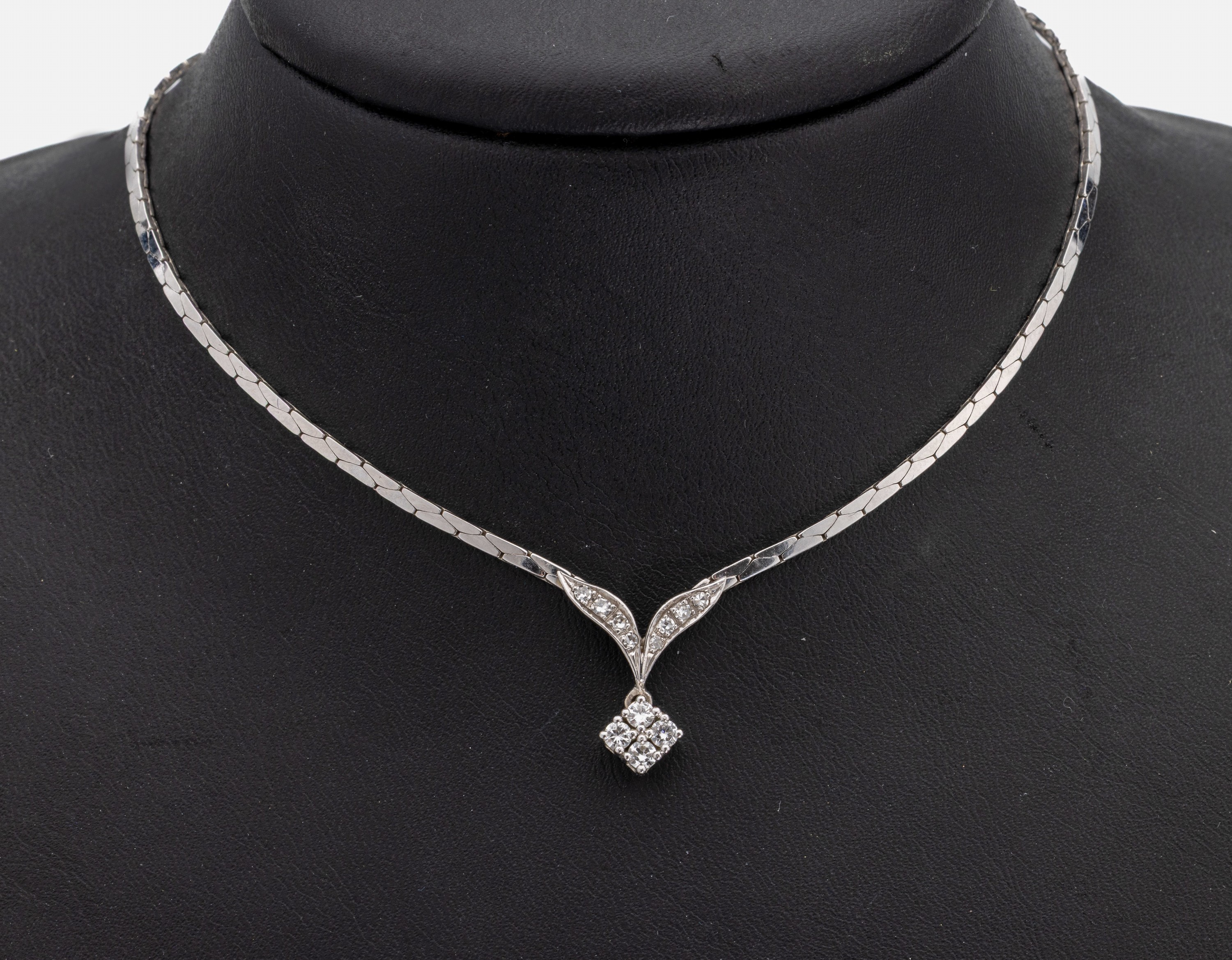 14 kt Gold Diamant-Collier, WG 585/000, Mittelteil mit 8 8/8-Diamanten und 4 Brillanten zus. ca. 0.20 ct Weiß/p, L. ca. 40.5 cm, ca. 12.4 g, ...