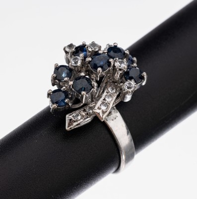 Image 26927050 - 18 kt Gold Saphir-Ring, WG 750/000, hoch aufgebauter Ringkopf, bes. mit 8 rundfacett. ...