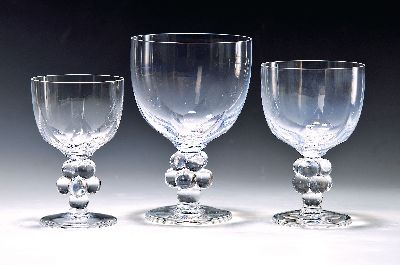Image 26927055 - 17 Gläser "Clos Vougeot", Lalique France, farbloses Glas, Nodus mit je 8 ...