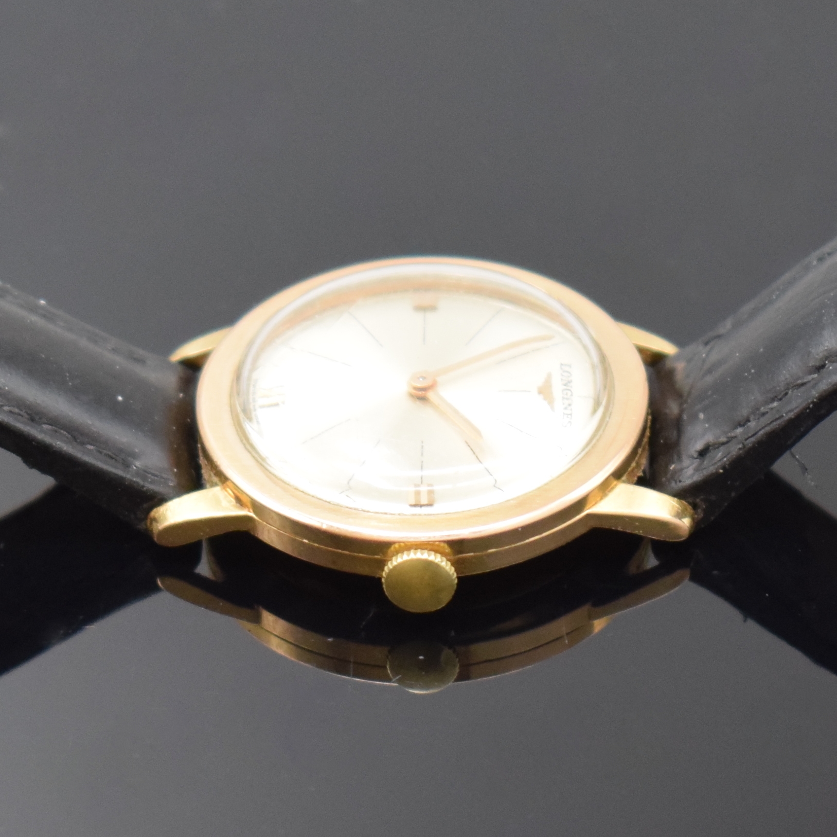 Detail b: LONGINES Damenarmbanduhr in RG 750/000, Schweiz um 1965, Handaufzug, Boden aufgedr., silb. Zifferbl. m. gold. Std.-Ind., gold. Zeiger, rhod. Werk ...